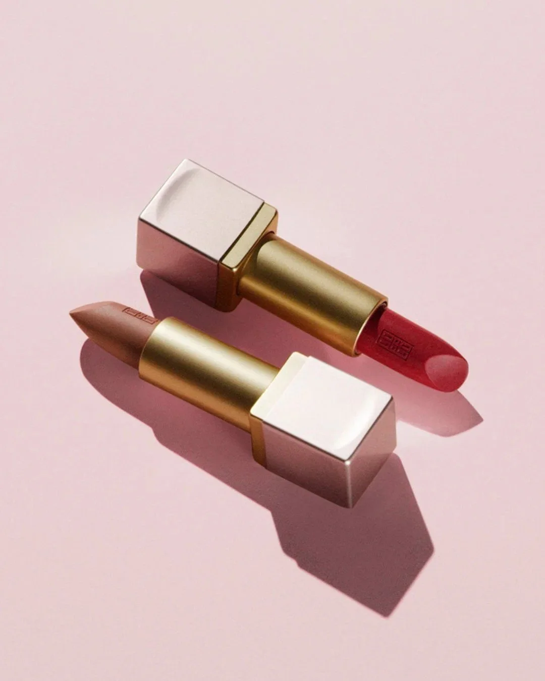 jessie-roeker-elizabeth-arden-ceramide-lipstick-social-two-lipsticks-on-pink.jpg