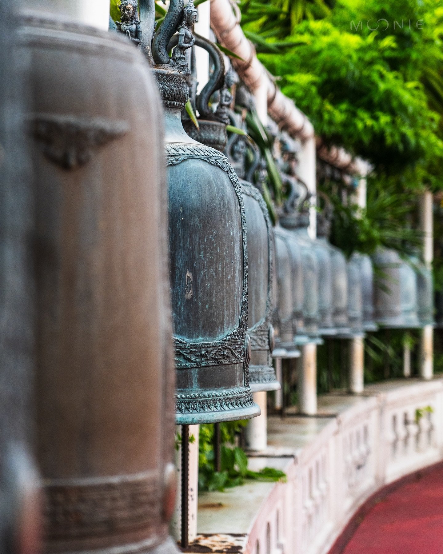 Bangkok photo dump - what a fantastic place to capture moments! 🇹🇭 

Shot on @viltrox.official 27mm f1.2 📸 

#thailand #bangkok #photography #citylife #cityscape #urban #sony #viltrox