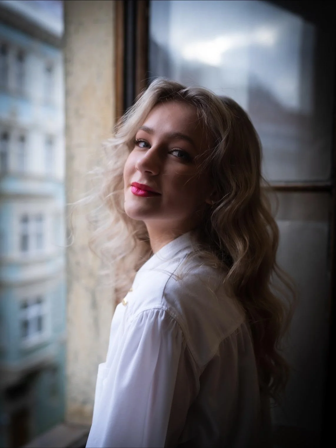 Sharing one of my first ever photo shoots - this time with @langrova_tereza and I still remember every laugh we shared ! Can&rsquo;t wait for our eventual reunion 

#photographer #modelstyle #sonyalpha #prague #czech