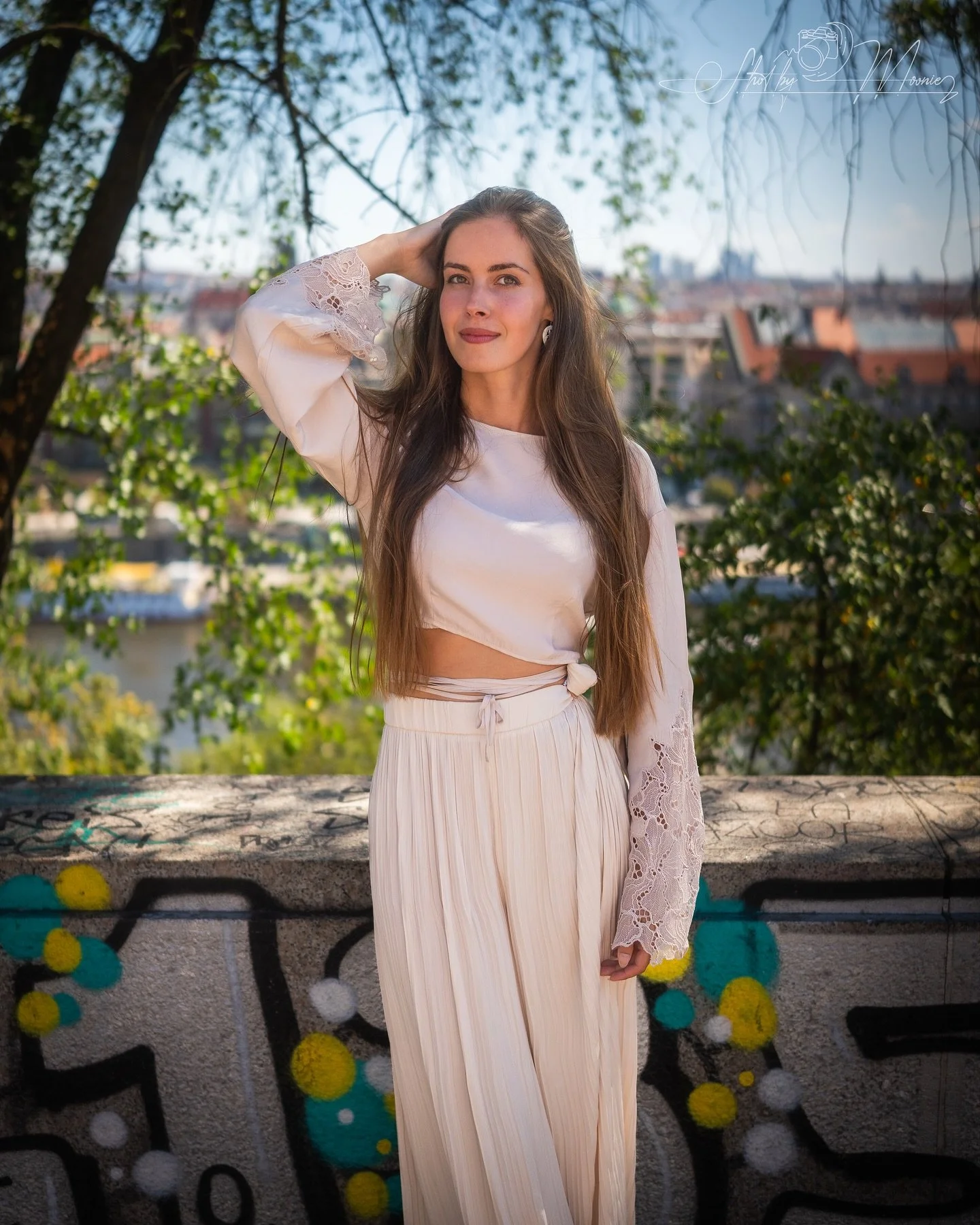 Queen of nature and hikes 🏔️ 

Model : @anita_vaa 

#sony #photography #portrait #outfit #model