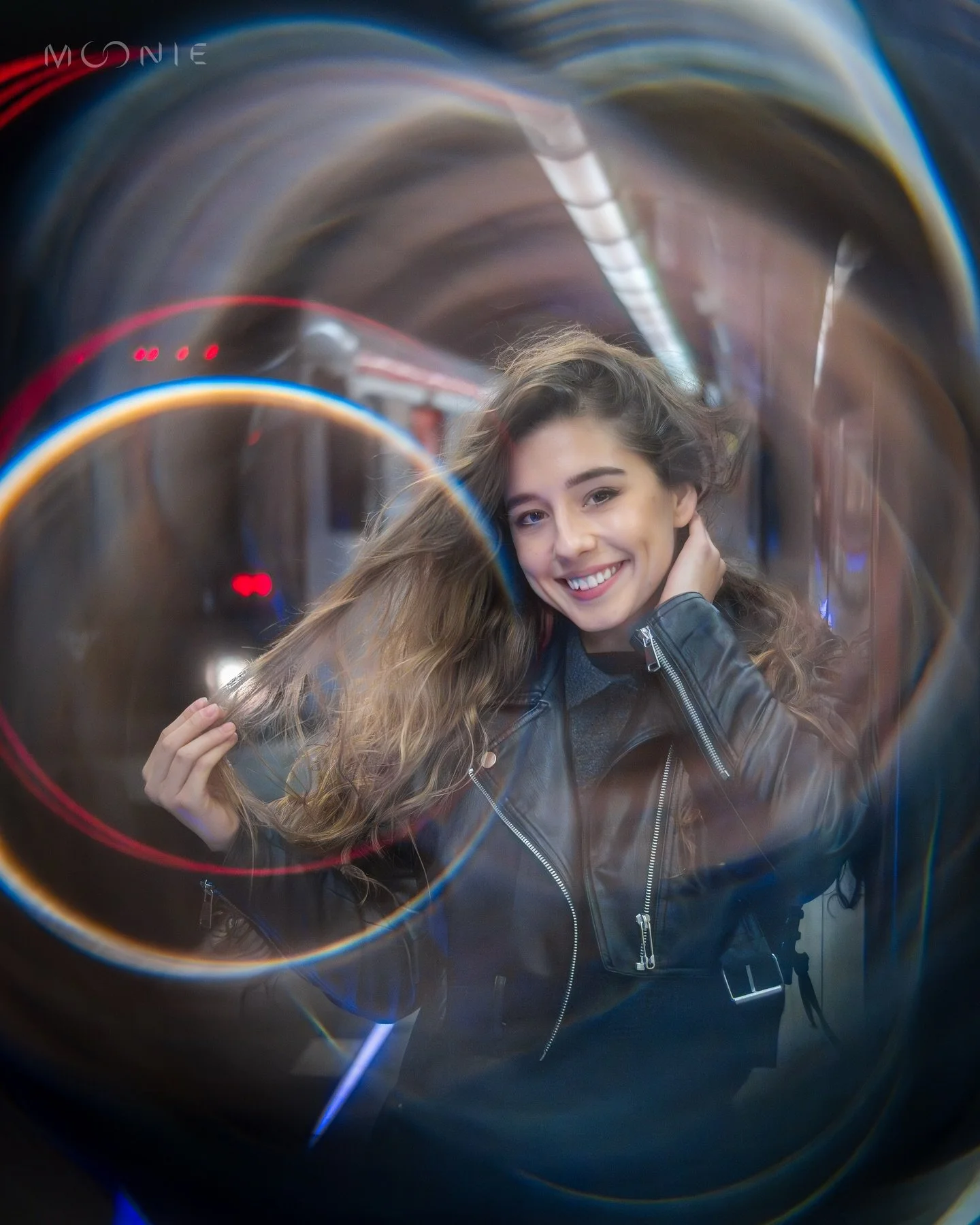 Subway magic + a smile that steals the scene 🚇💫

Model: @klaudiaschneiderova 

#prague #neon #portrait #sonyphotography