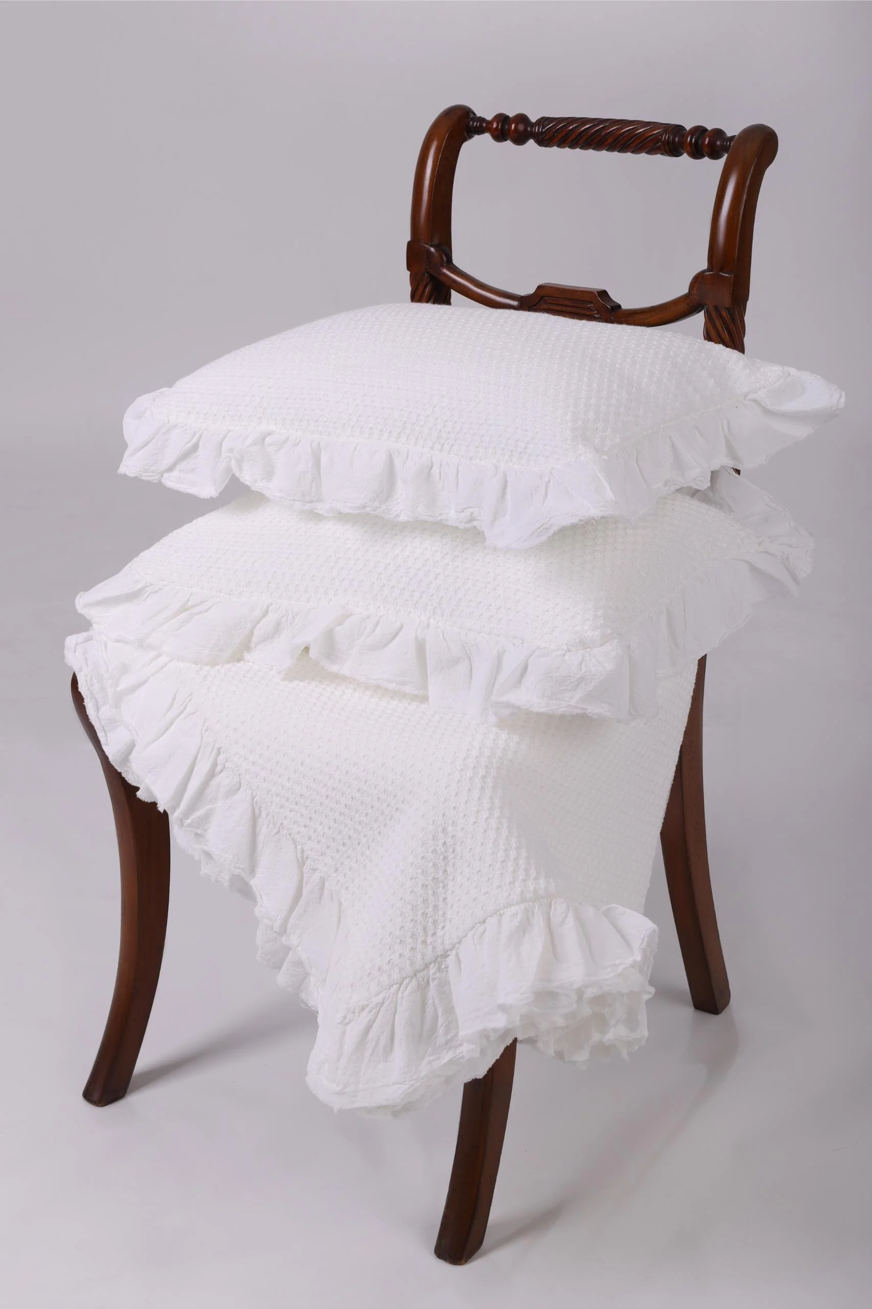 Marialva Throw & 2 Pillow Set White
