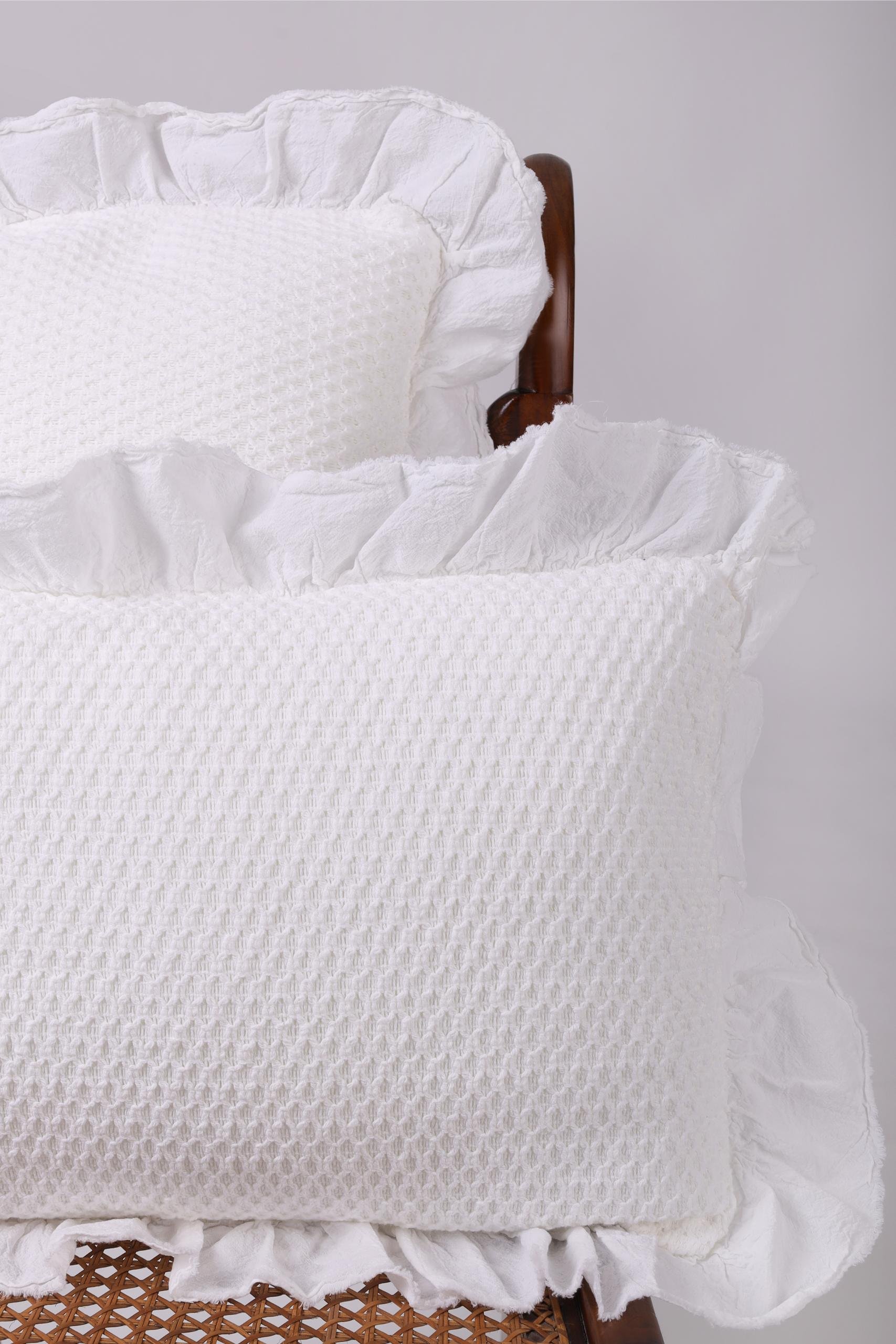 marialva throw white 2.jpg