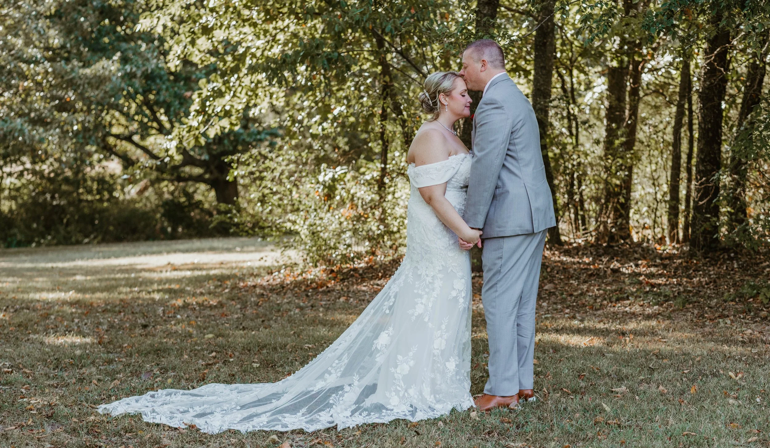 Candid wedding couple portrait in Northwest Arkansas captured by local wedding photographer