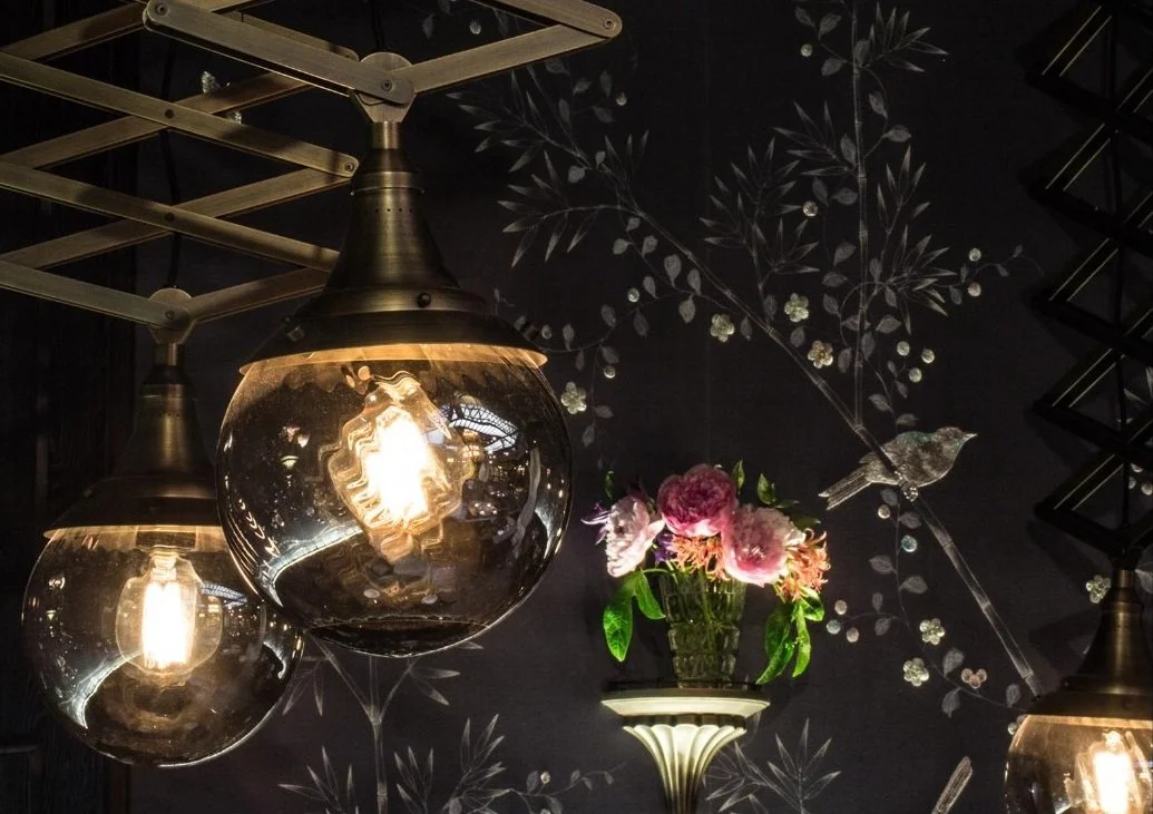 Mott 32, an award-winning Chinese Restaurant, mix of modern and rustic lighting decoration with flowers hanging from the ceiling, in Hong Kong Central. 