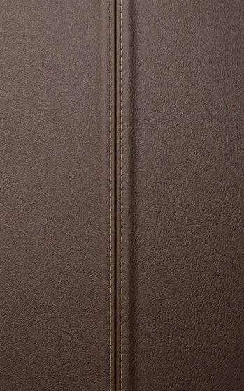 Cuir marron foncé pour la finition des coussins
