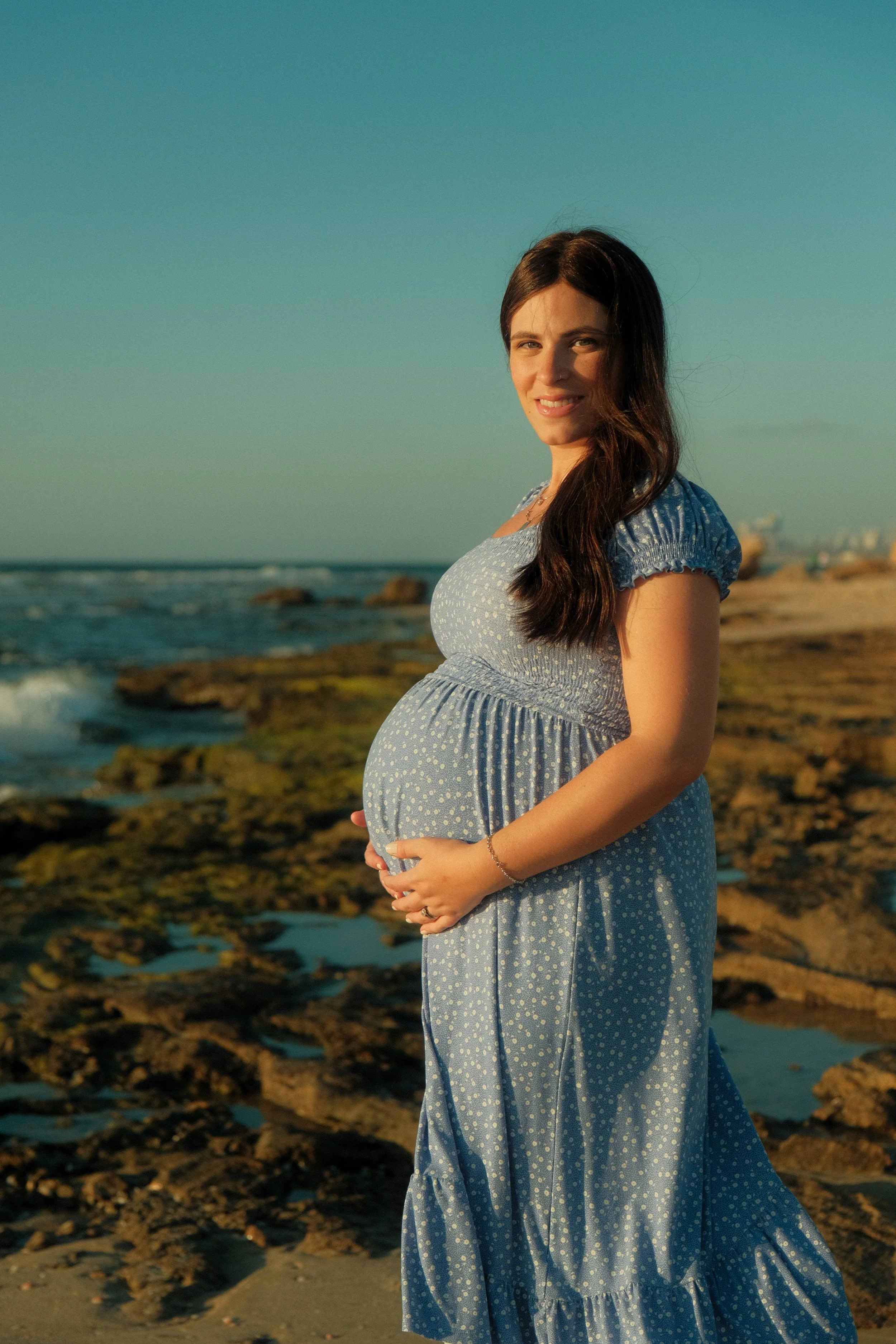 Pregnanty woman at the beach. Photoshoot.