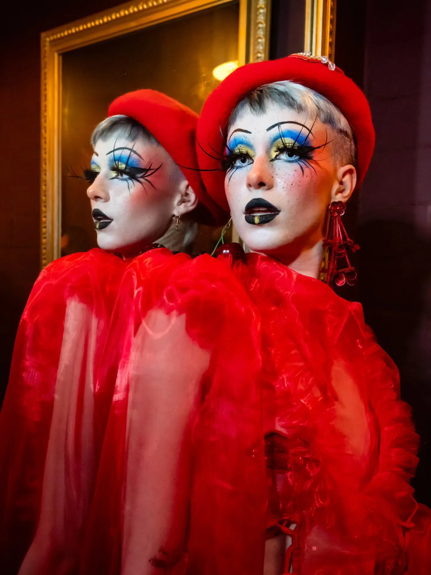 Celebrating 10 years of @caviardelanuit with some red hot memories ❤️
Photo @anneharberss 
Performance @victief_
Make up art @joelleveroudenmua 
Styling @ingekea_
Blouse created @foxytrix88