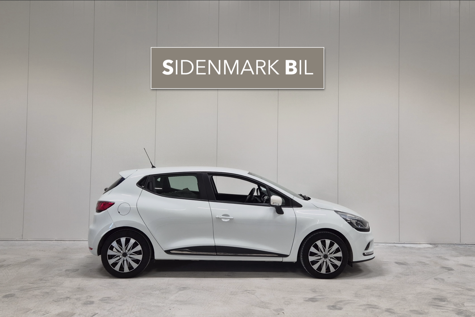 Renault Clio 0.9 76hk - 2019 - Manuel - 9434 mil - Välservad - Navi - Bass Reflex