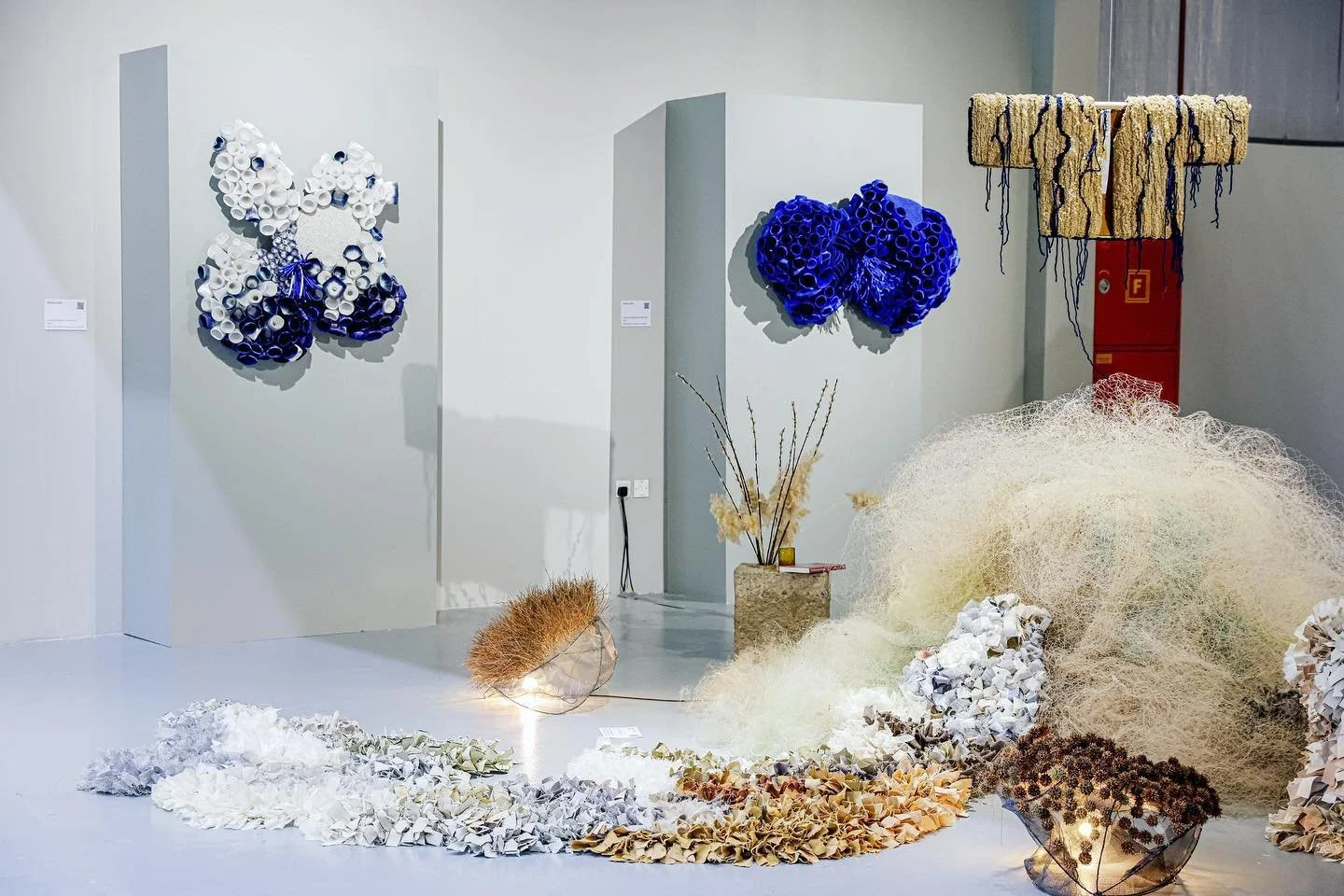 Un(Common) Threads by @thedesigneast in partnership with Alserkal Avenue
A debut show focusing on the power of textiles as an underexposed medium, the oldest form of visual narrative .The show explores how textiles intersect with architecture,art, fa