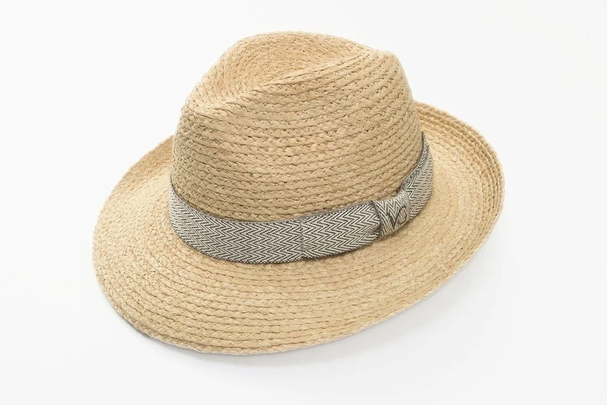 Chapeau ⟶