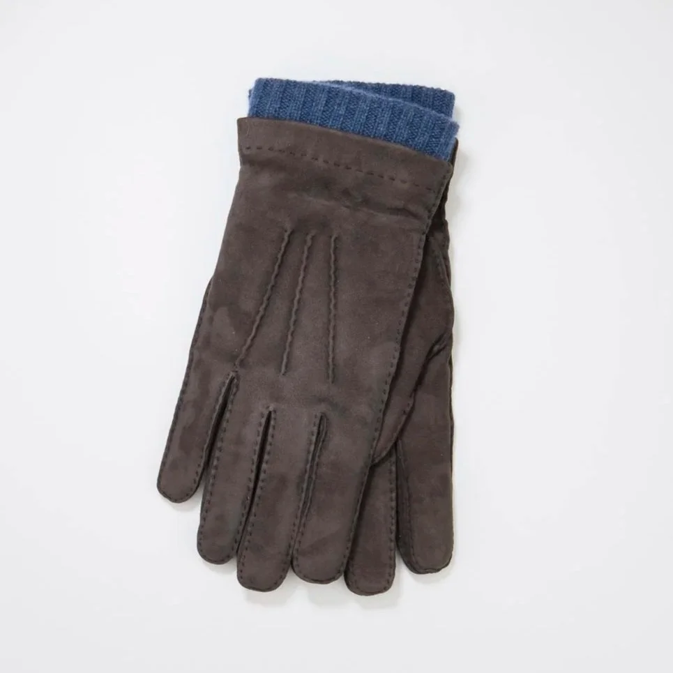 Une paire de gants en cuir gris avec une doublure en coton bleu visible à l'ouverture.