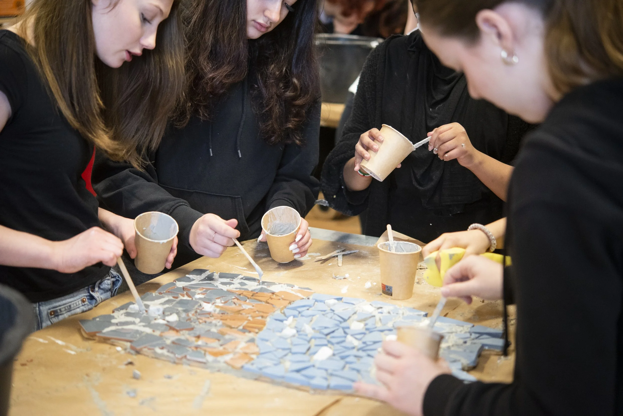 Formidling og medvirkning. Ungdom samarbeider om å skape kunst til nye Voldsløkka skole.
