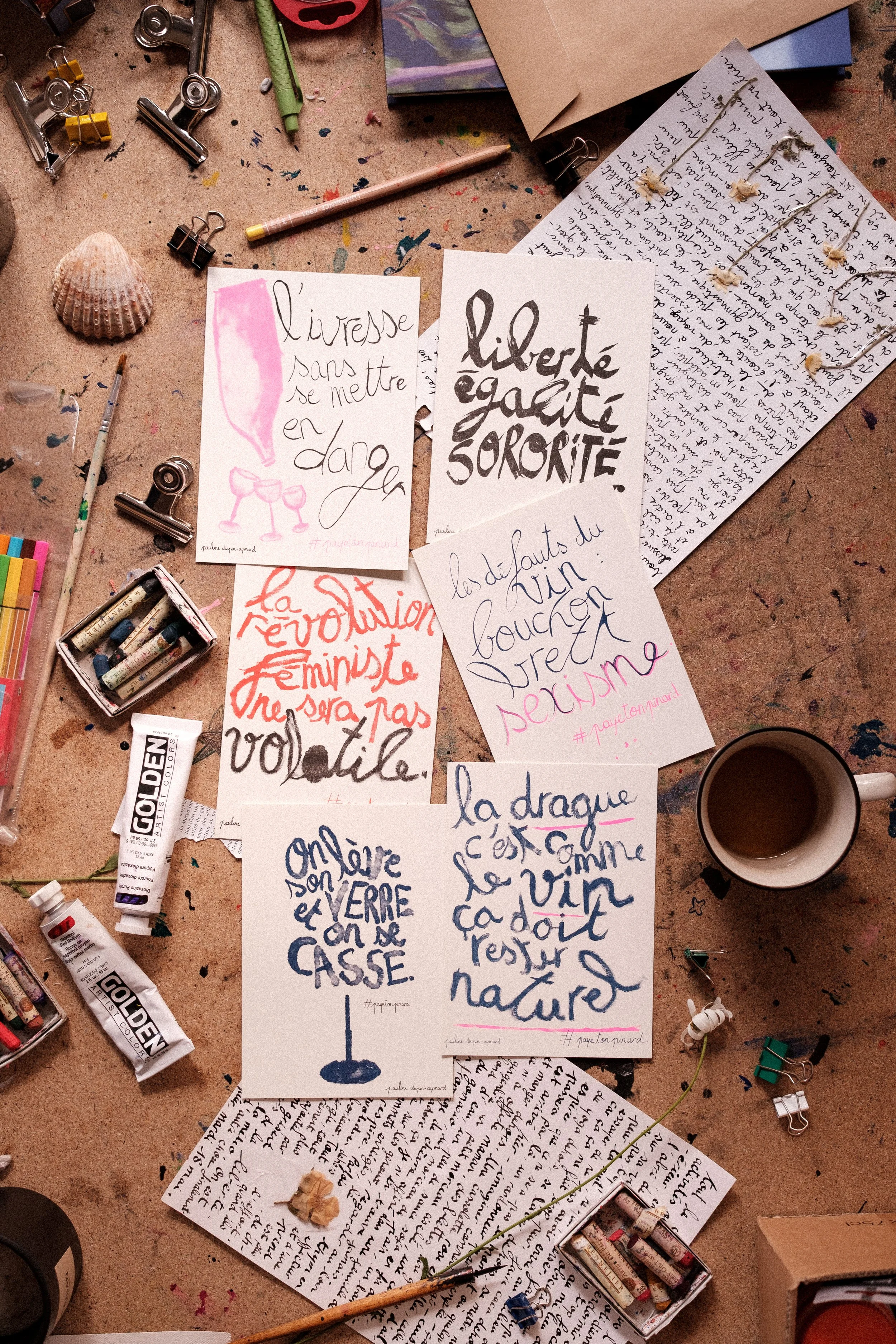 Collaboration avec Paye ton Pinard. Série de 6 visuels déclinés en cartes, affiches, t-shirts.