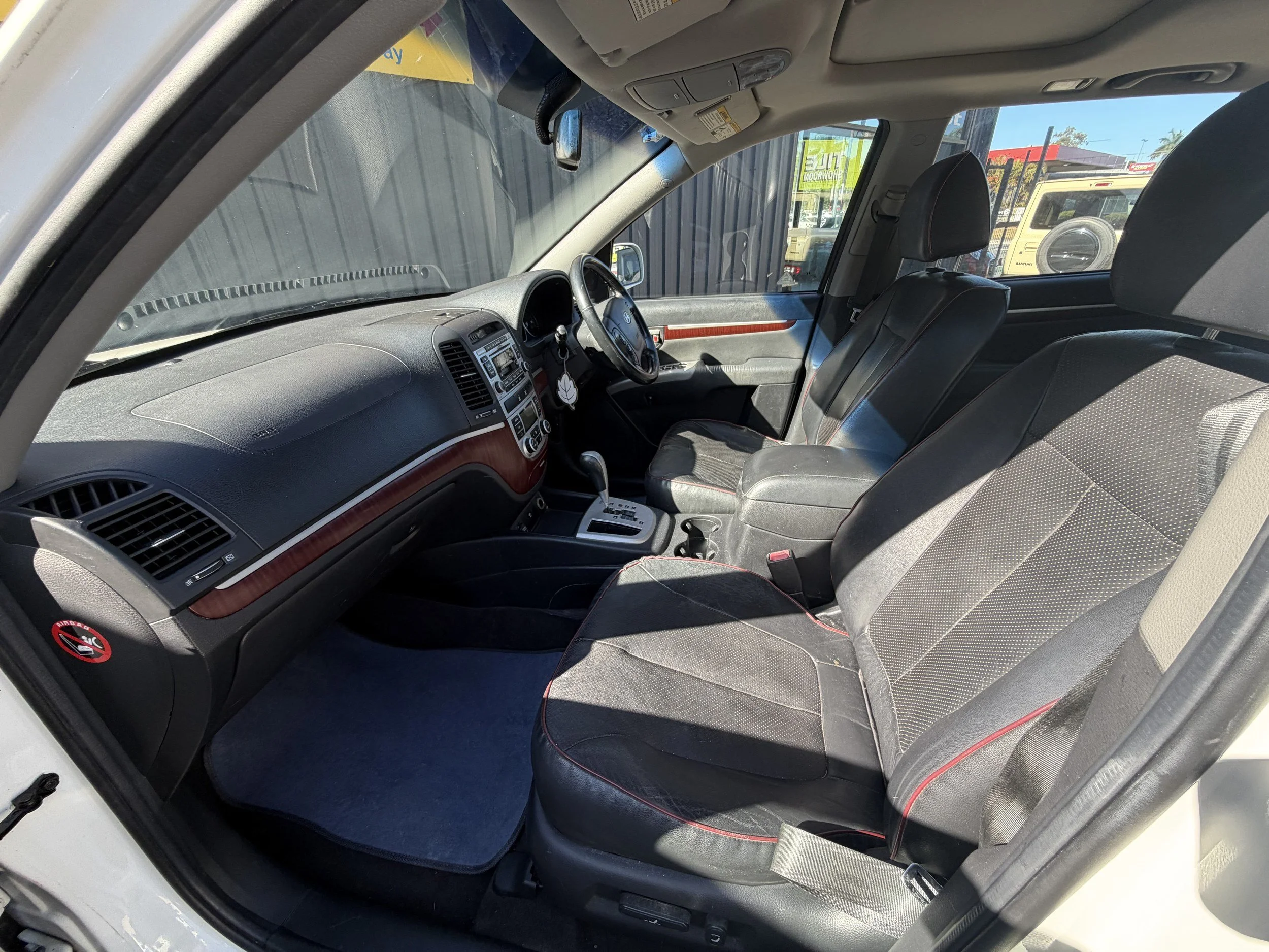 11-322-front-seats.jpg