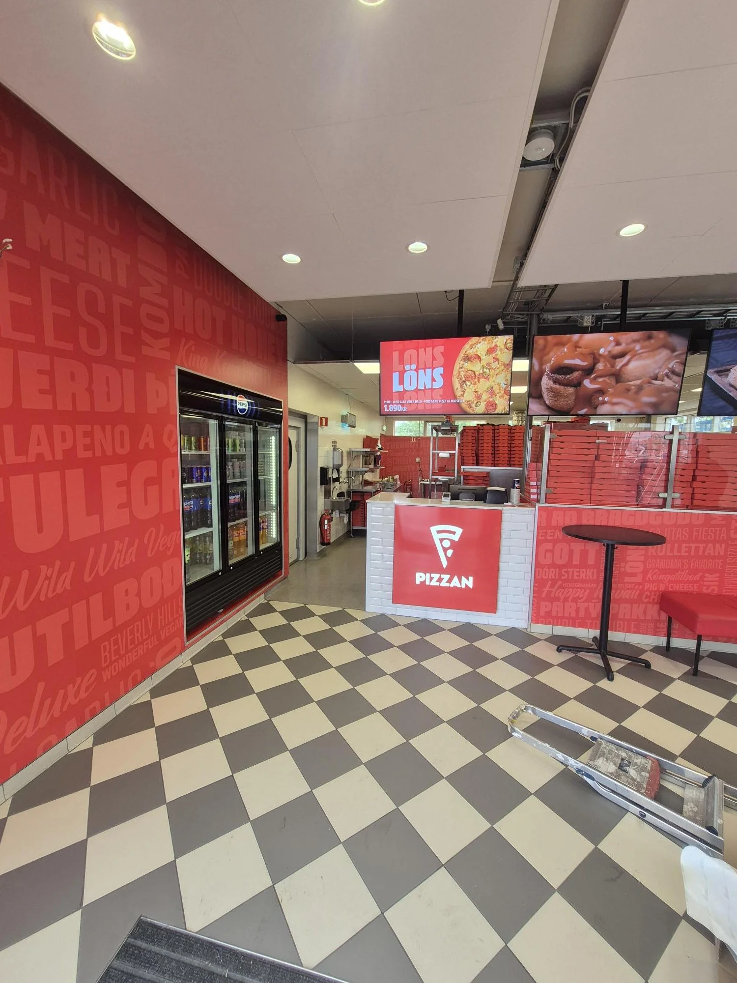 Pizzan – Sérprentað veggfóður