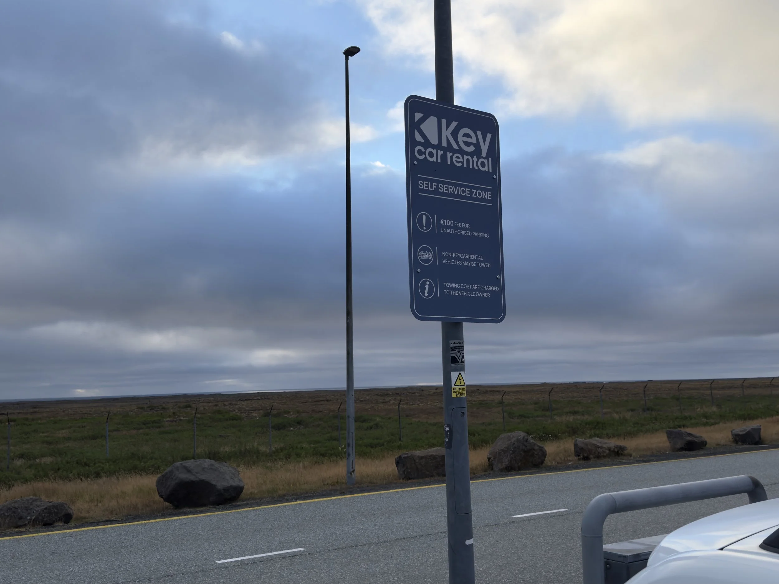 Key Car Rental skilti og merkingar – framleiðsla og uppsetning LXB