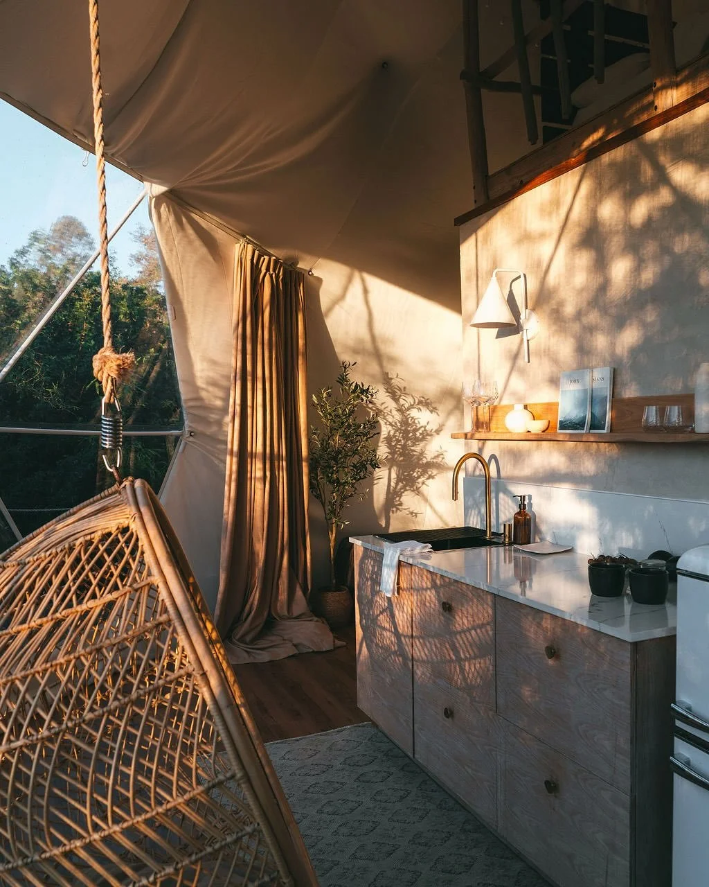 ready for the perfect adventure? @keolaretreat + good coffee + south point = a dream 🫧🏕️ tag a friend who needs to go 🫶🏽

📸: @skyfrost 

#southpointhawaii #glamping #bigislandhawaii