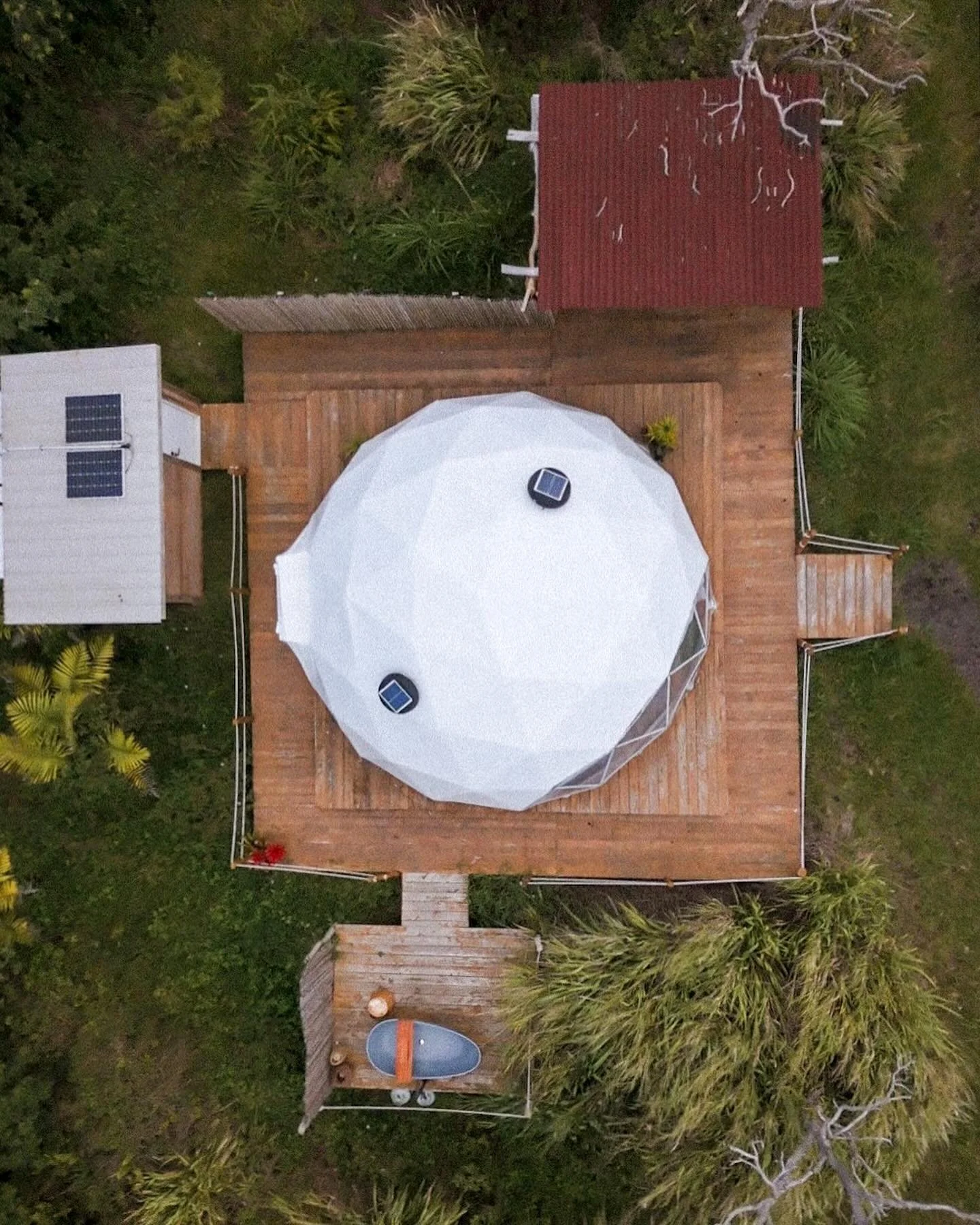 aloha friday to all 🫶🏽 hope you enjoy your weekend! tag a friend in the comments for a chance to win 25% off your stay ✨ thanks for following along! 

📸: @deltavisuals_