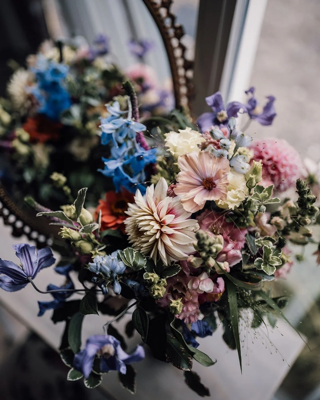 F L O R A L S

Nothing brings a wedding to life quite like flowers! 

Whether you&rsquo;re growing your own bouquet, picking your table arrangements, or working with a florist to craft the perfect blooms, we love seeing the venue come alive with seas