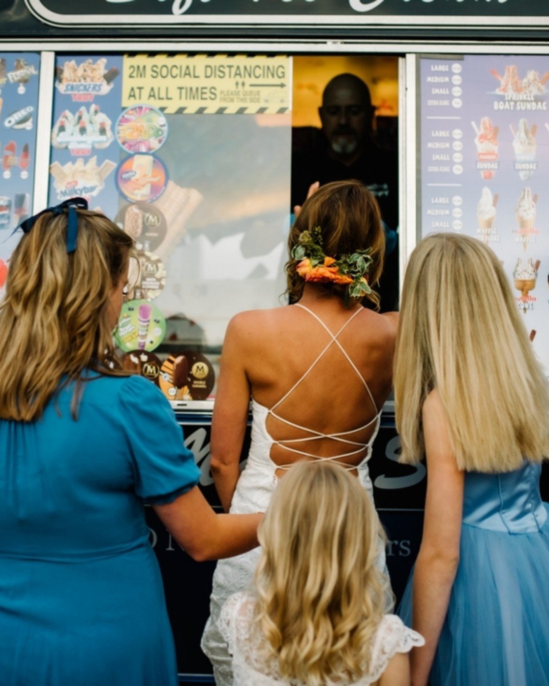 S P R I N K L E S  P L E A S E !

This sunshine has us dreaming of balmy summer evenings spent in our courtyard, Mr Whippy in hand (or two 🍦✨).

What sweet treats are you bringing to your big day?

Photo by @veronikaward