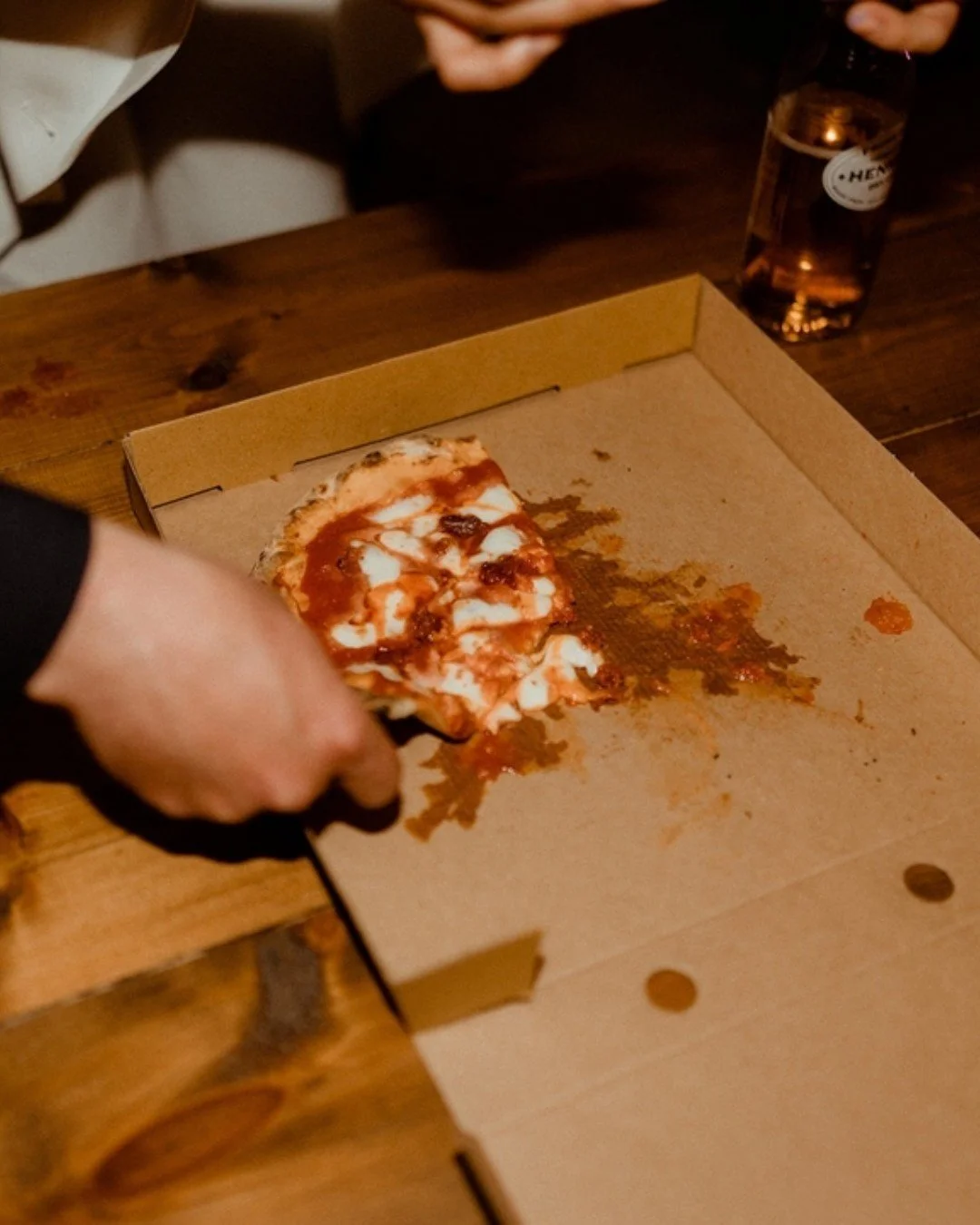 L E T&rsquo; S  E A T

With no on-site catering team at The Barns, you have complete freedom to choose whoever you&rsquo;d like to cater your big day. Want to bring in the team from your favourite date night spot? Go for it. Dreaming of sharing your 