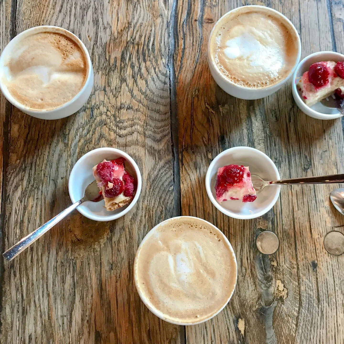 The latte art could use some work, but the raspberry bites were real fine.

#latte #aferaladventure #denmark #raspberry #coffeeincoolplaces