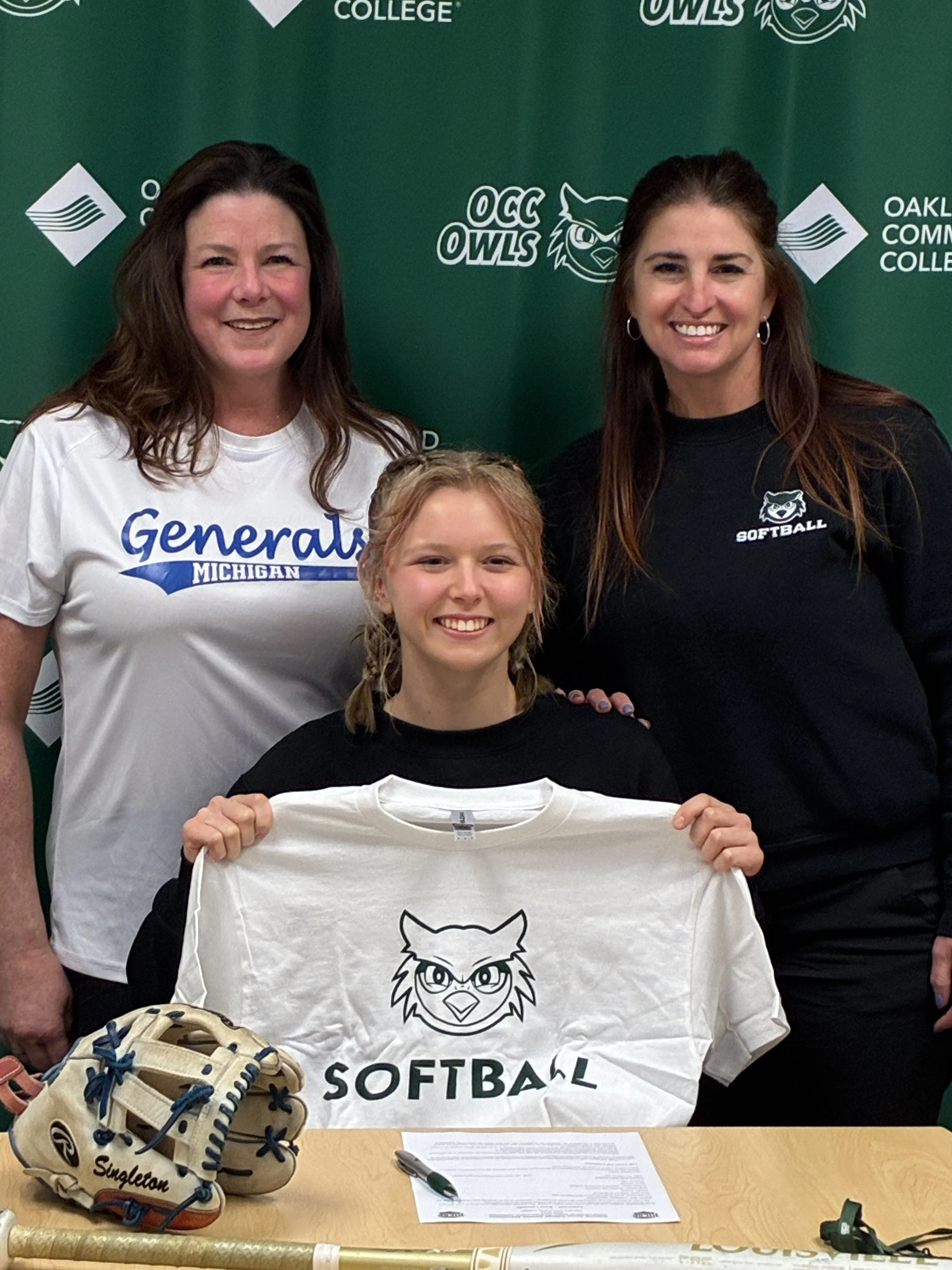 Congratulations to Rylee Singleton of 18U Wilcox on Committing to Oakland Community College!