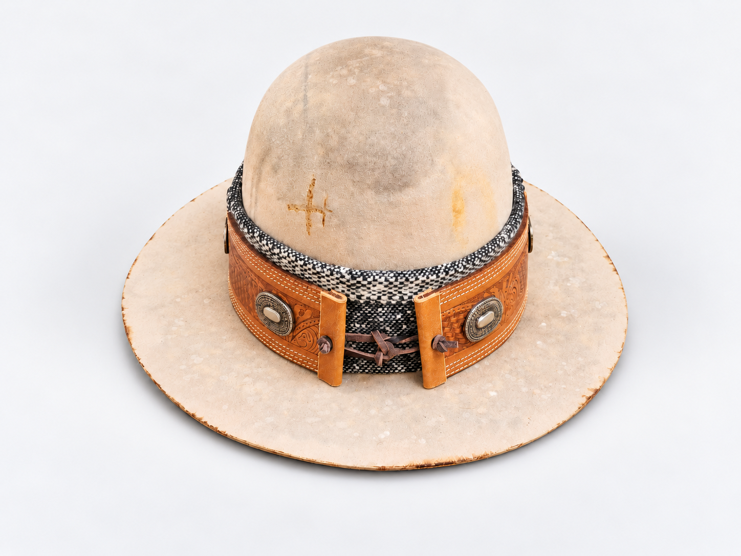 Rear-facing distressed cream western hat-1.png