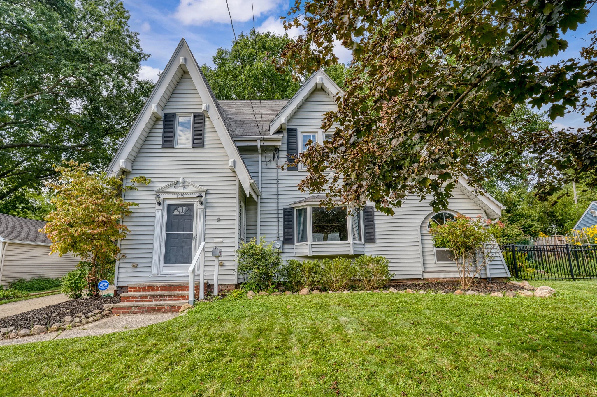 1721 Grant Ave, Cuyahoga Falls, OH 44223