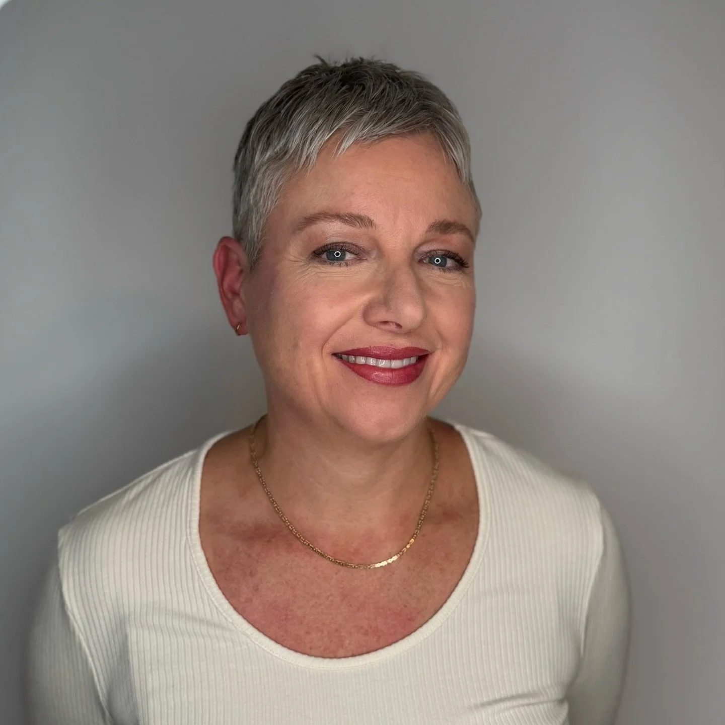 Powderlips f&uuml;r Manuela ❤️ 

Symmetrische, konturierte, perfekte Lippen- mit unseren Signature Powderlips. ✨ 

Die Farbe wird noch softer und zarter, obwohl Manuel echt Farbe tragen kann. 😍 

Habt ihr schon Permanent Make- up Lips? 

#permanentm