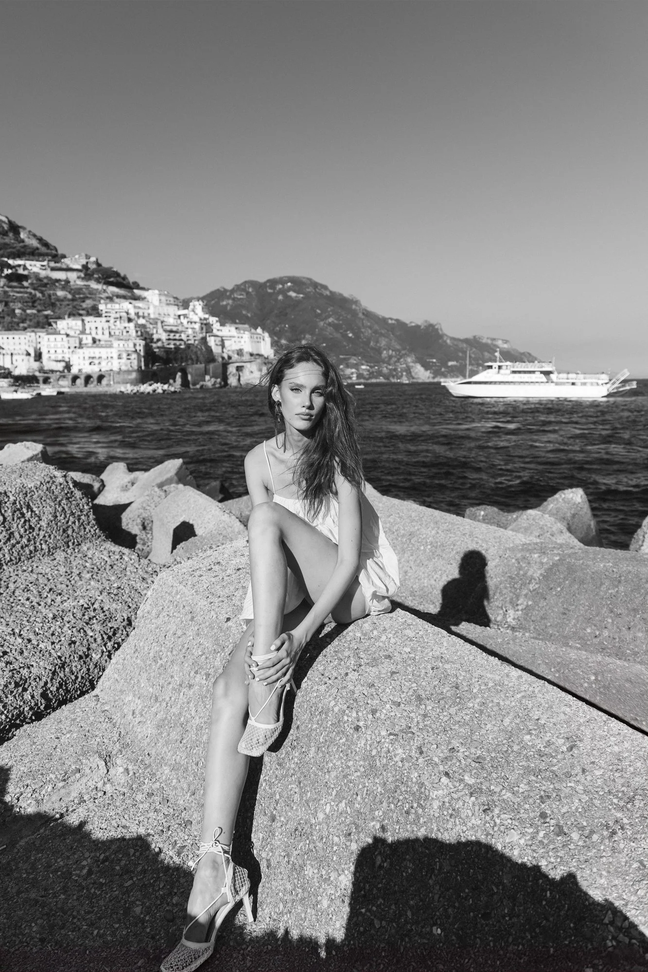 15-ritratto-ragazza-in-bianco-e-nero-ad-Amalfi.jpg
