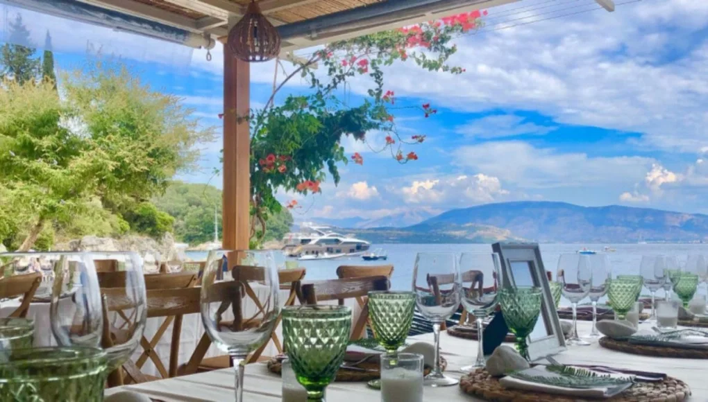 The Gourmet Traveller: Rocket's Top Travel Tips for Food Lovers