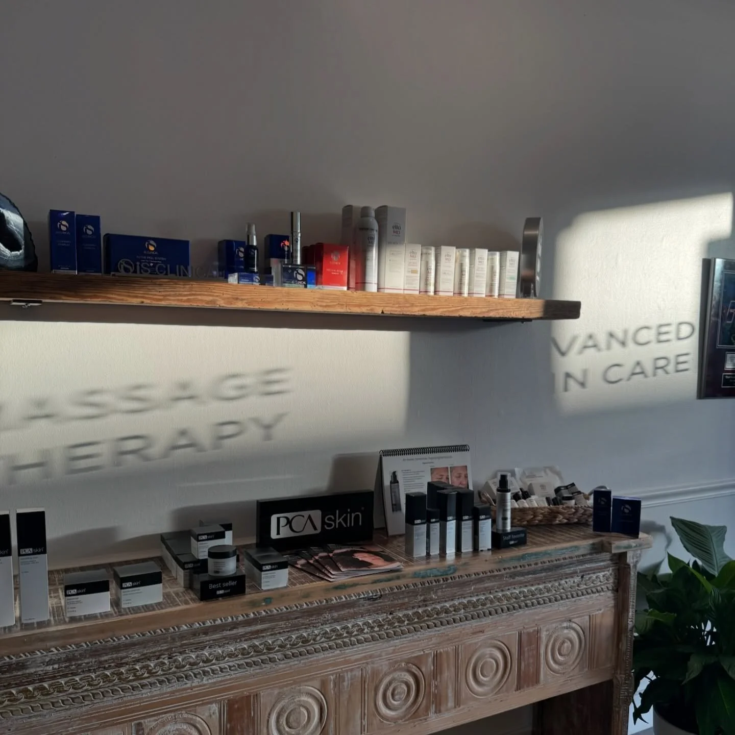 Need help curating the perfect home care ritual? 

Our licensed estheticians are here to help ✨