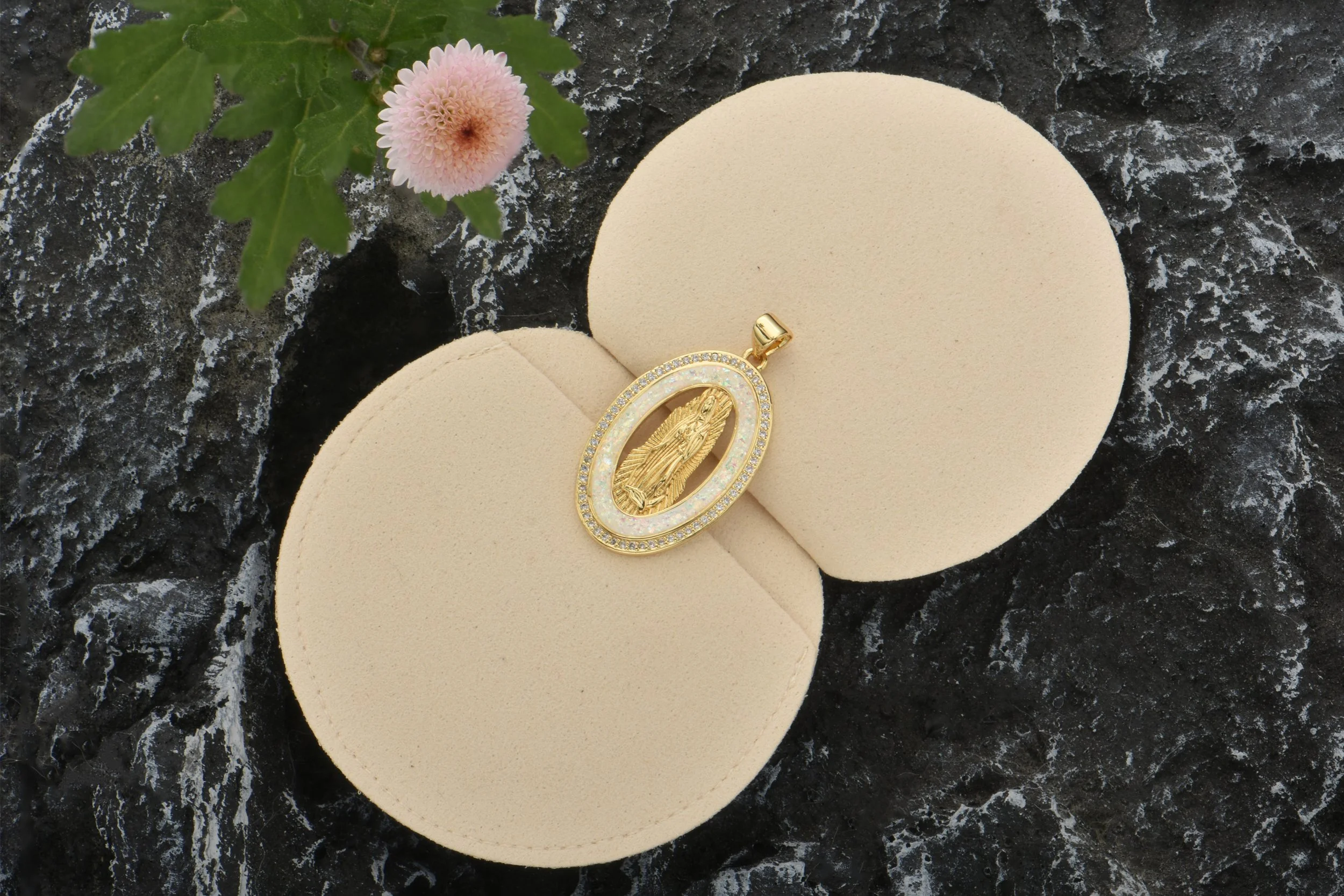 Opal Guadalupe 04.jpg