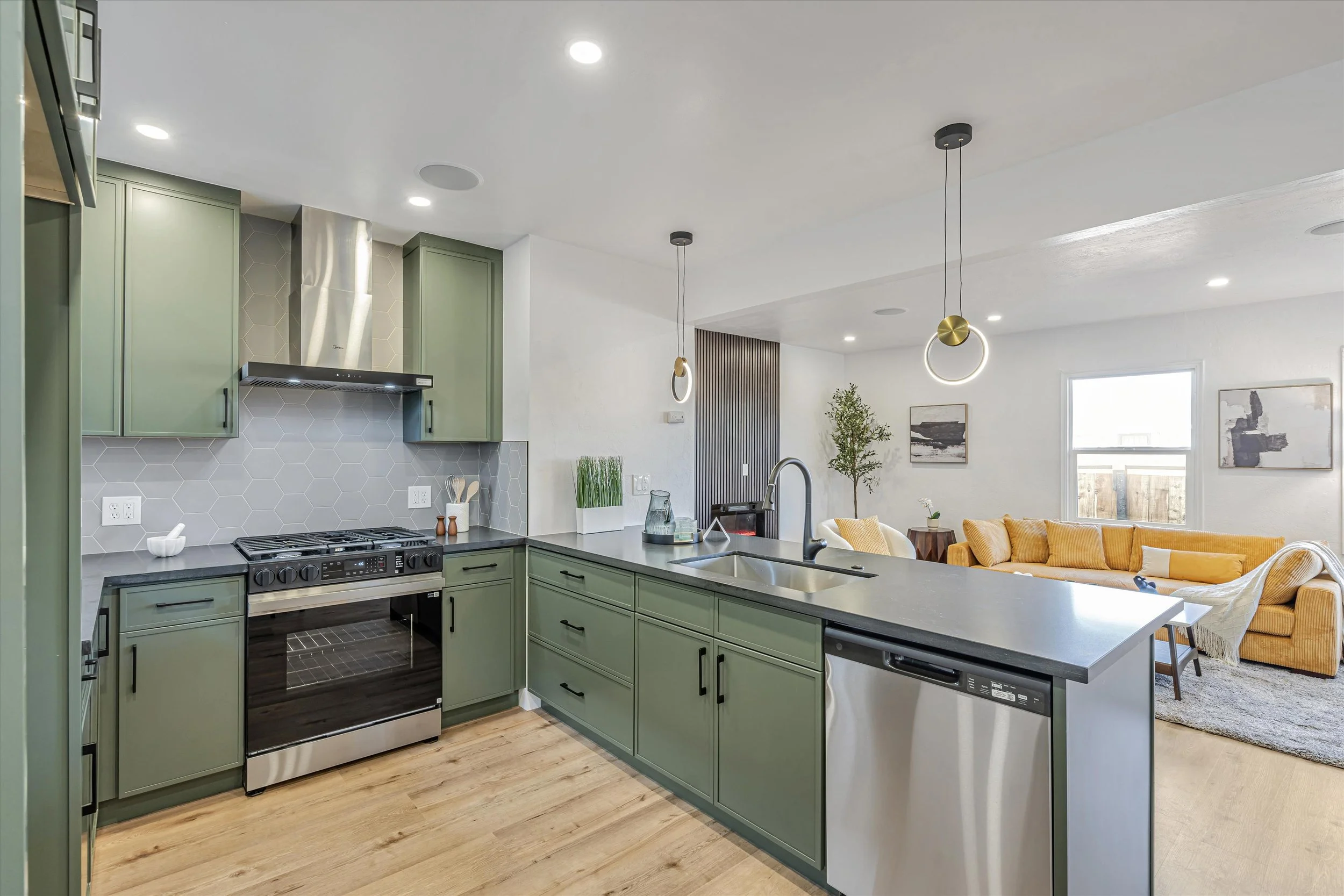 F8_8777thStreet_011.jpg