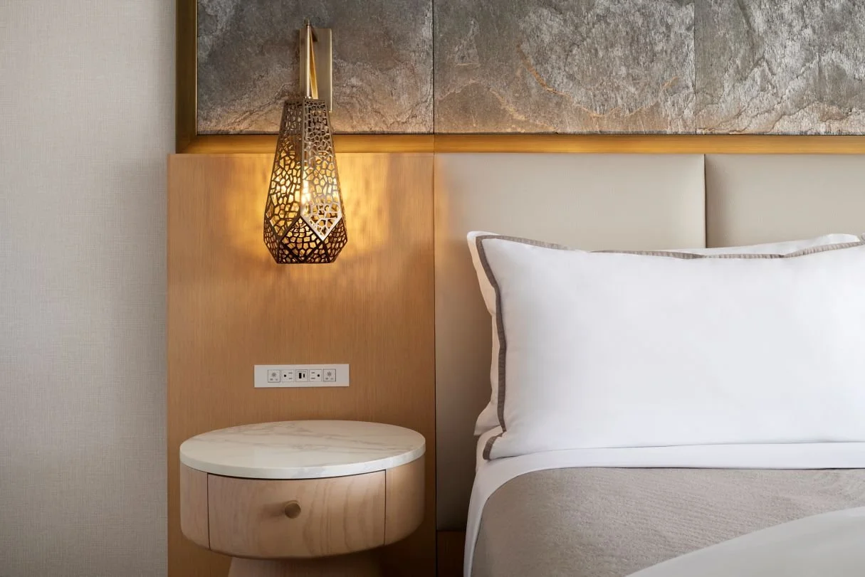 wi-waswc-king-bedside-30403_Classic-Hor.jpg