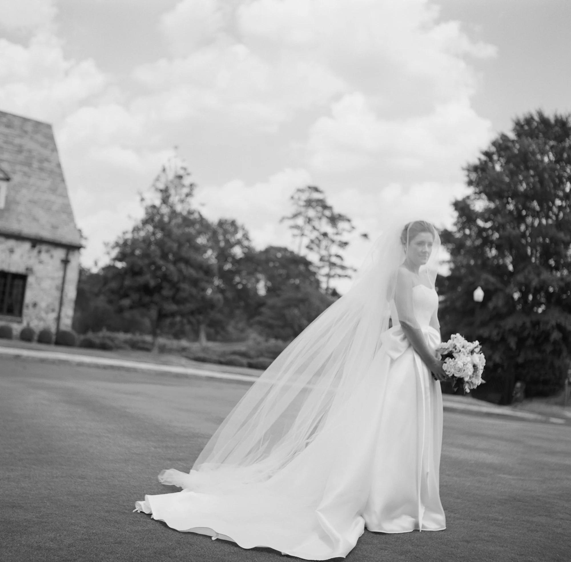 JillianAdamsPhotography_Portfolio_M&J_Alongside_ArielCameron (3).jpg