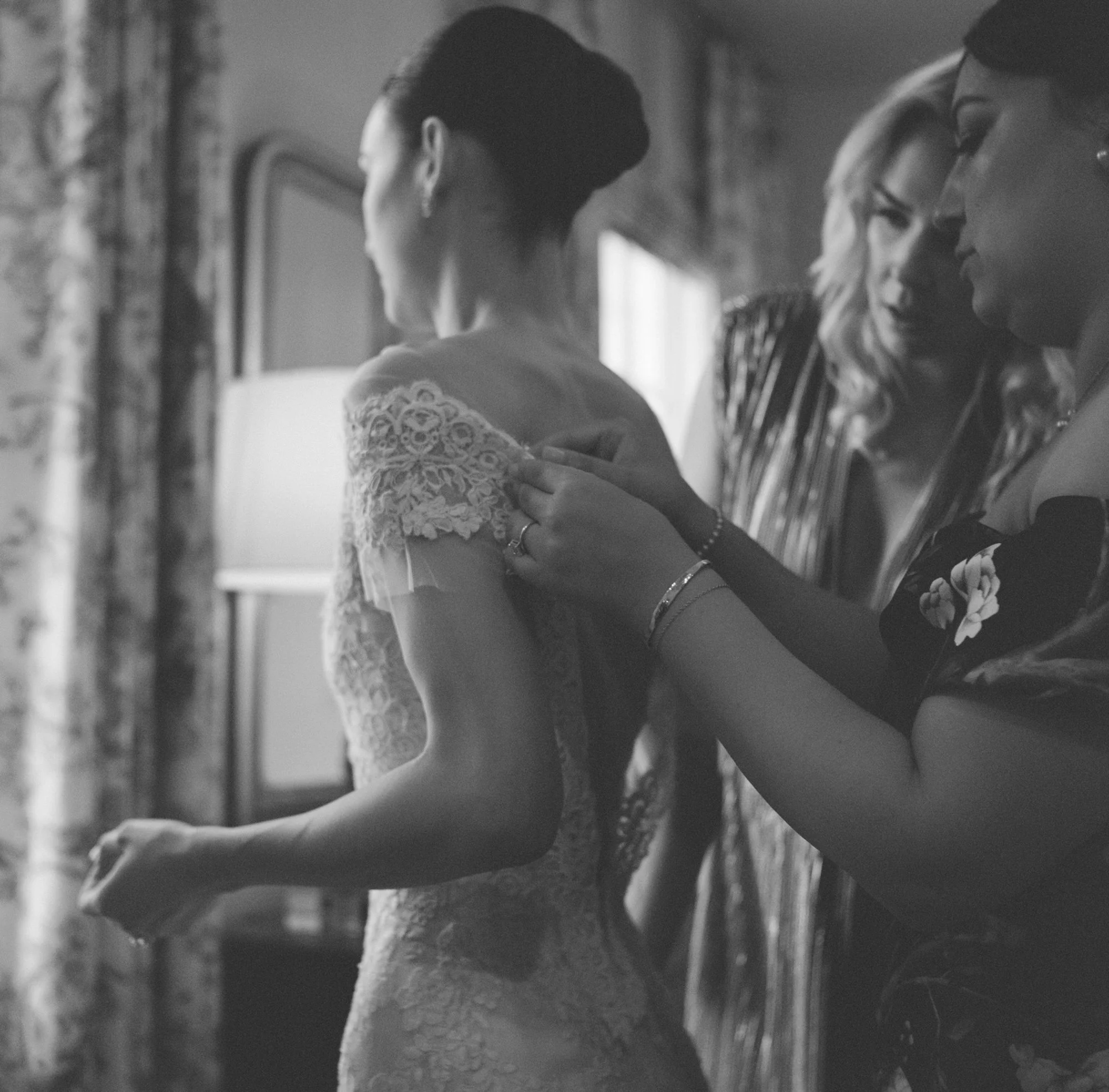 JillianAdamsPhotography_BelleMeadWedding_Alongside_ArielCameron.jpg (7).jpg