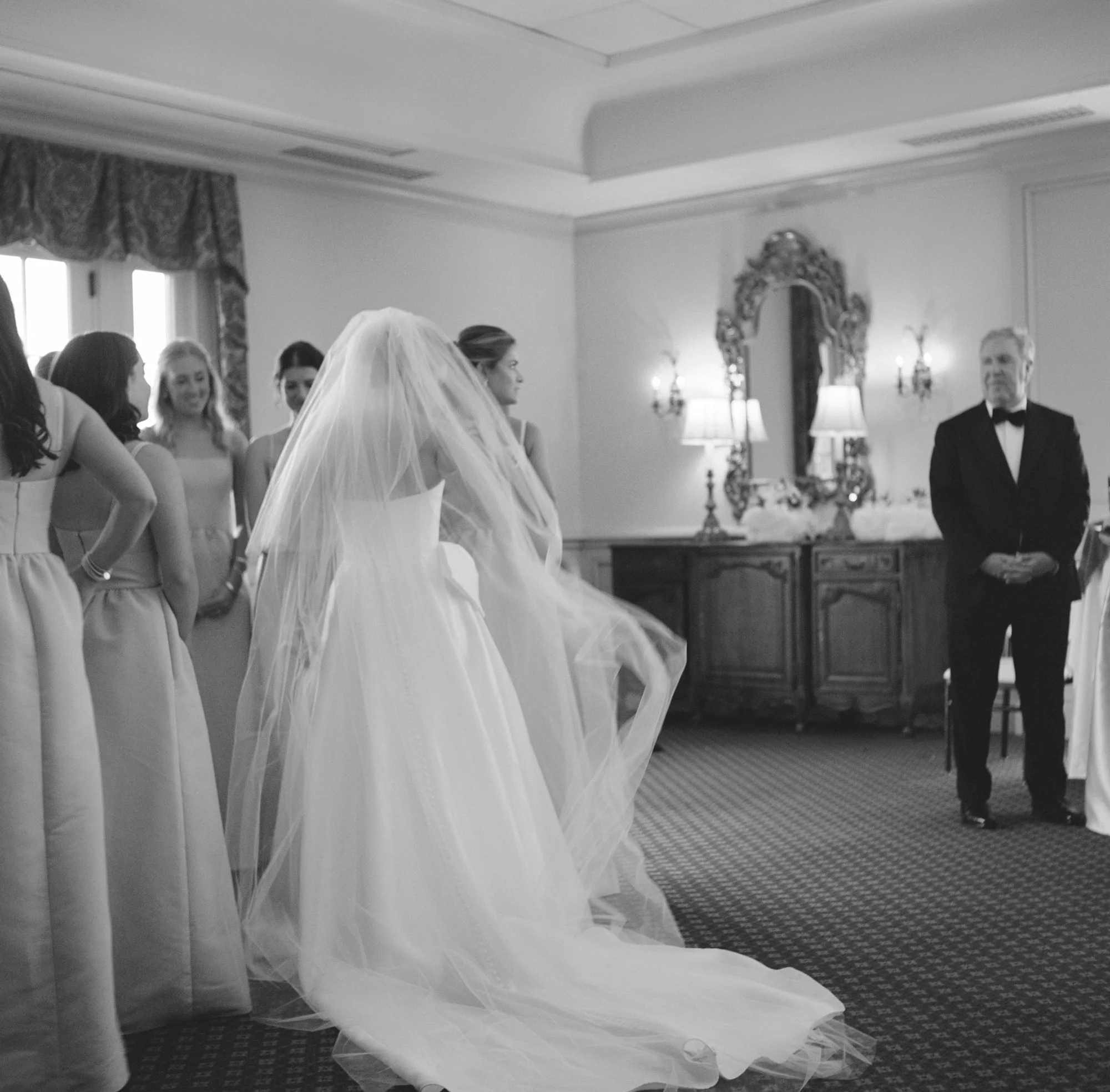 JillianAdamsPhotography_Portfolio_M&J_Alongside_ArielCameron (2).jpg