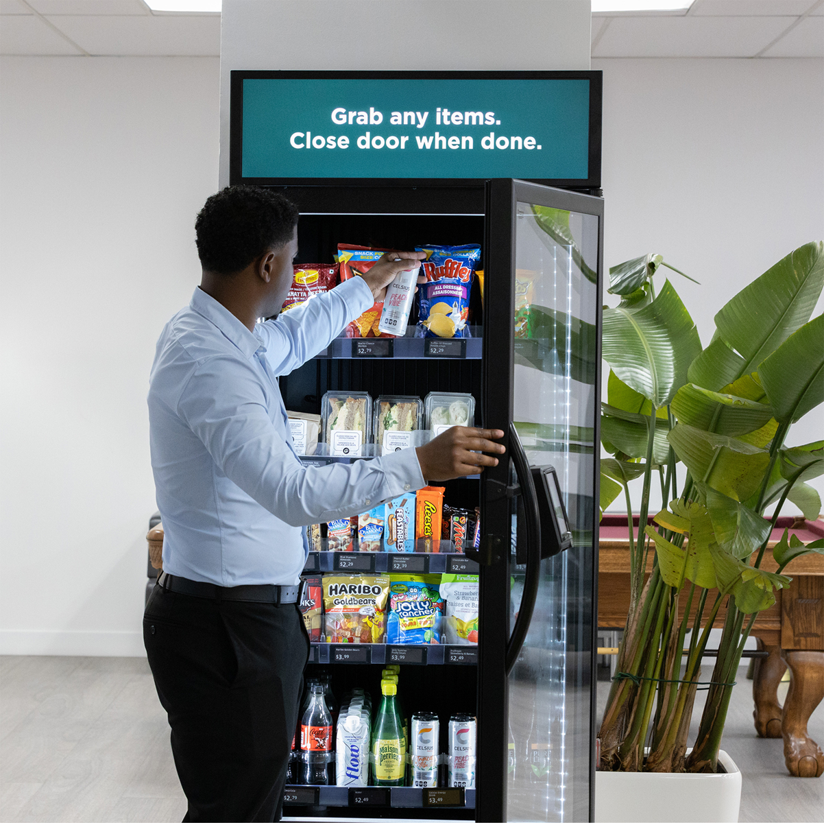 AI cameras and sensors detect all the items selected and processes payment 60 seconds after the door is closed.