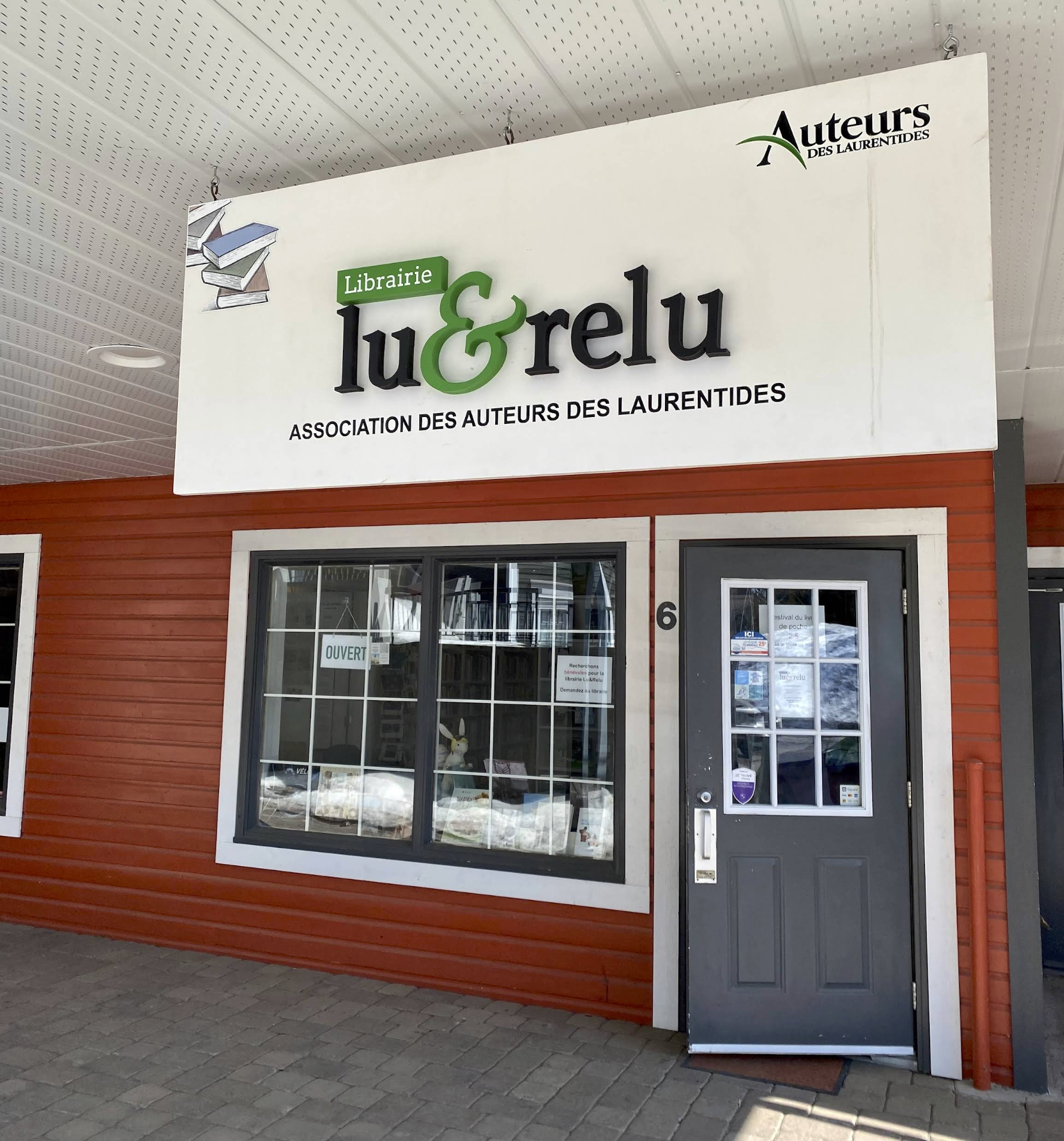 Façade librairie lu et relu.