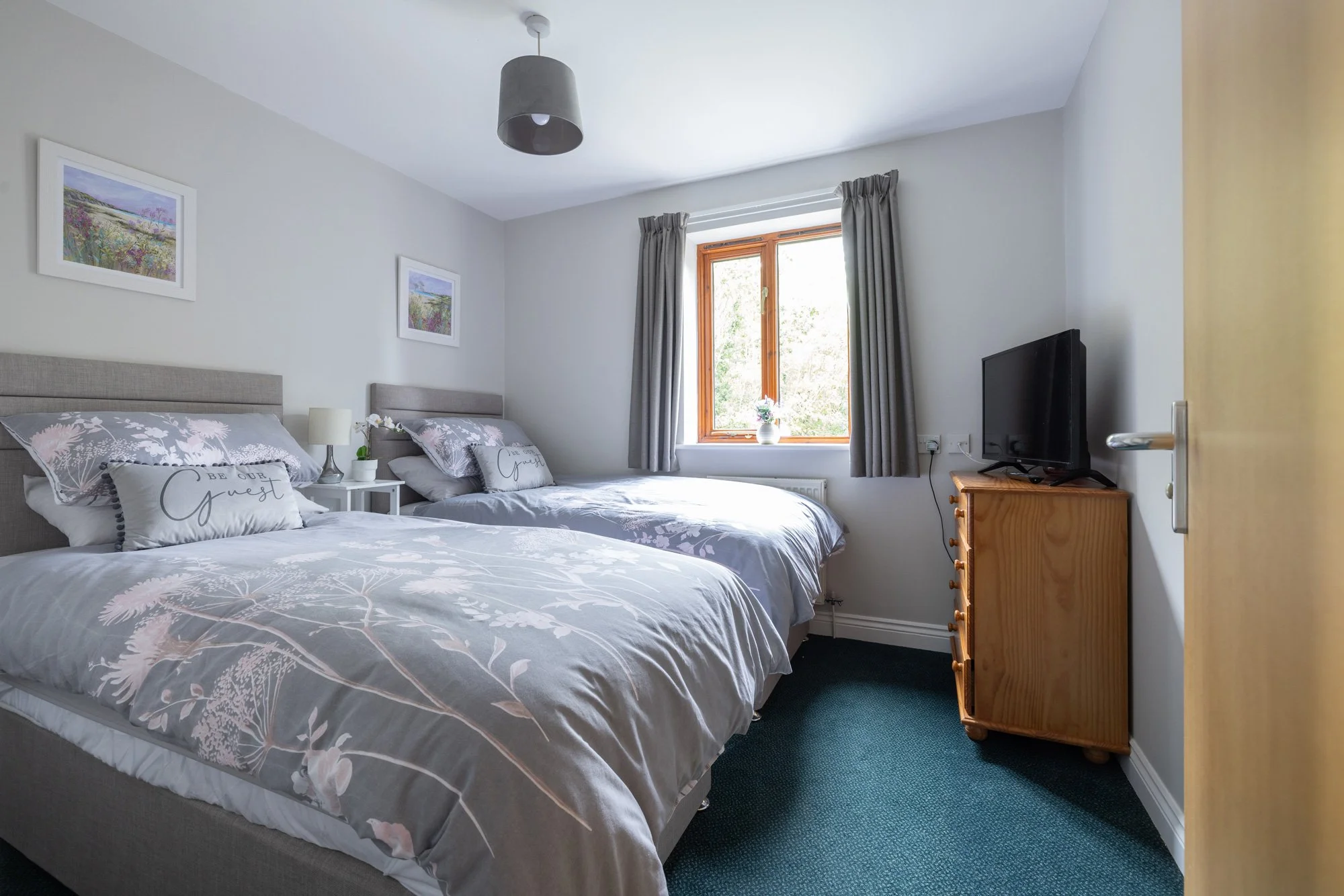Stowcare-Guest-Flat-bedroom.jpg