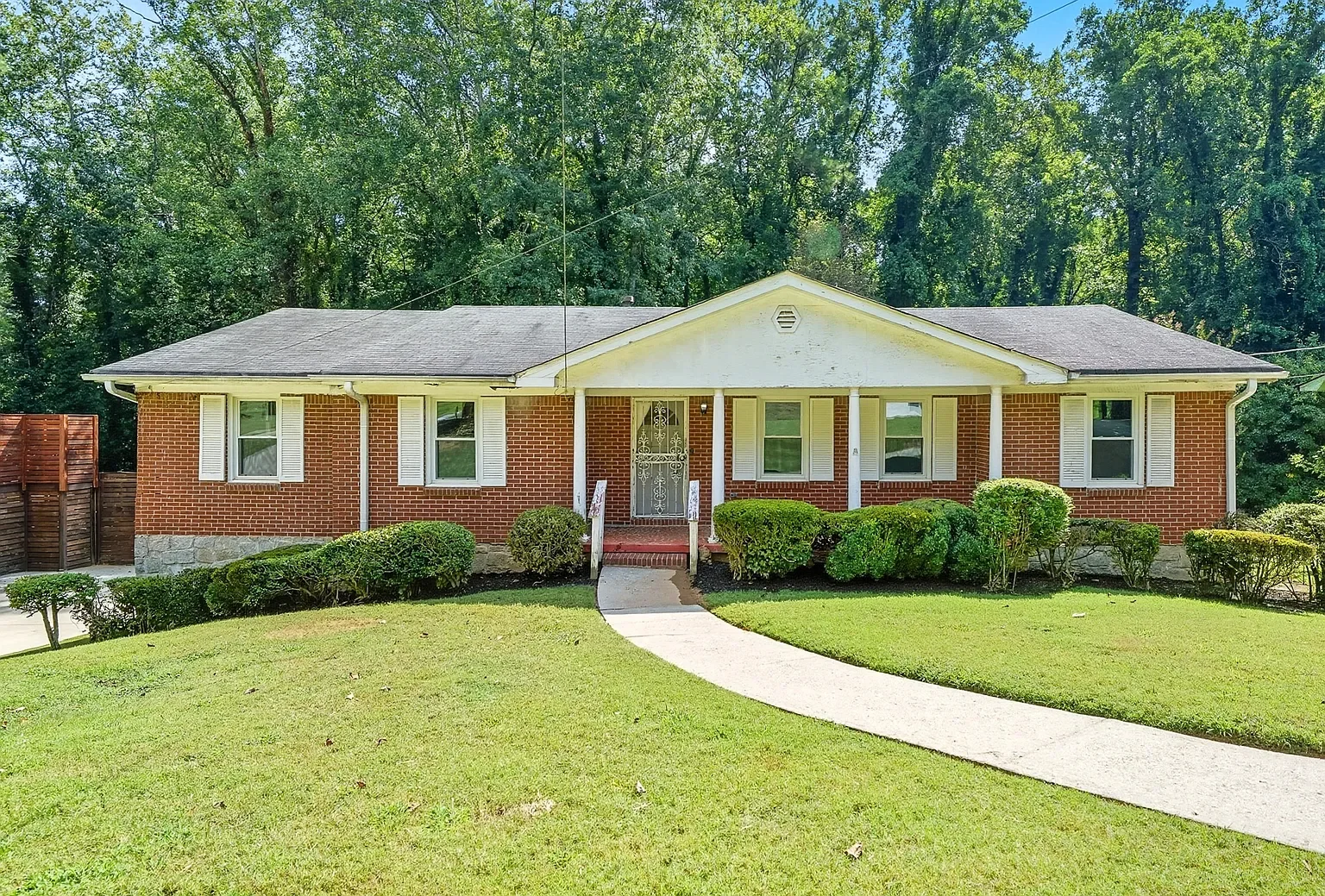 716 Lynn Valley Rd SW