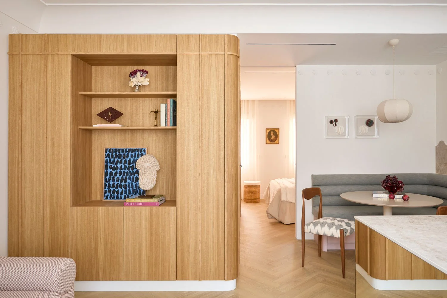 Casa-Gabriela-mini-apartamento-viso-madrid-mueble-tv.jpg