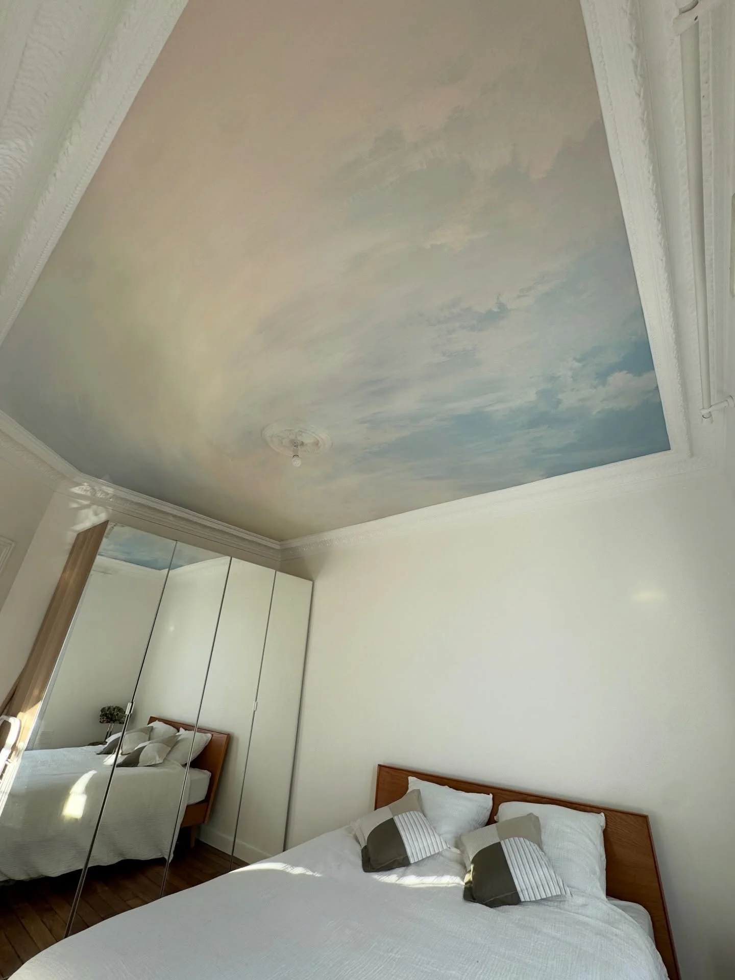 En ce dernier jour de l&rsquo;ann&eacute;e, et parce que le soleil a enfin d&eacute;cid&eacute; de sortir le bout de son nez, j&rsquo;avais envie de vous partager l&rsquo;un de mes plus beaux projets r&eacute;alis&eacute;s avec Mathias Kiss. ☁️
Un pr