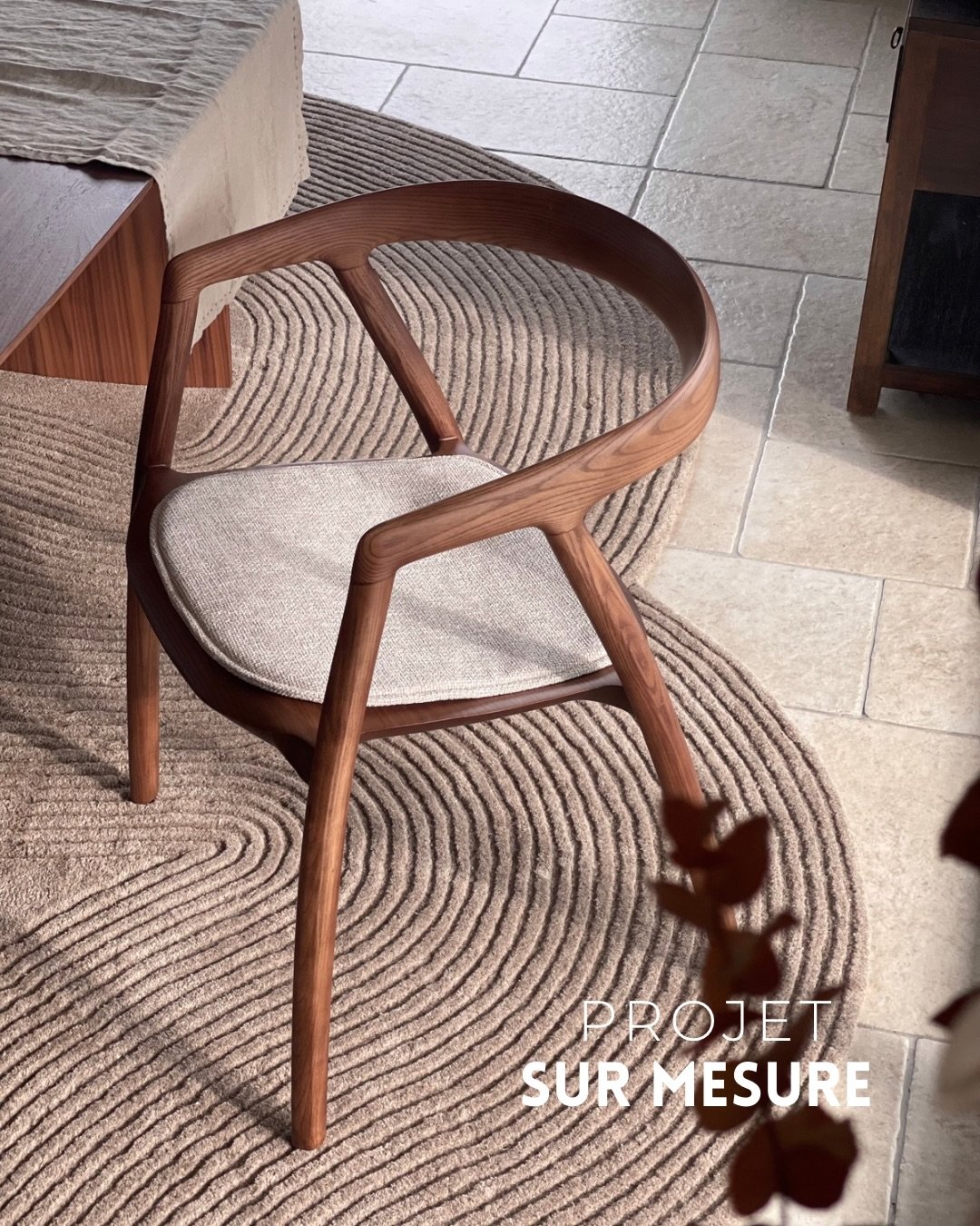 Parce que parfois, la bonne pi&egrave;ce n&rsquo;existe pas encore.

Une dimension particuli&egrave;re, une couleur pr&eacute;cise, un tissu coup de c&oelig;ur&hellip;
Le sur-mesure permet de cr&eacute;er ce qui manque pour que tout s&rsquo;accorde v
