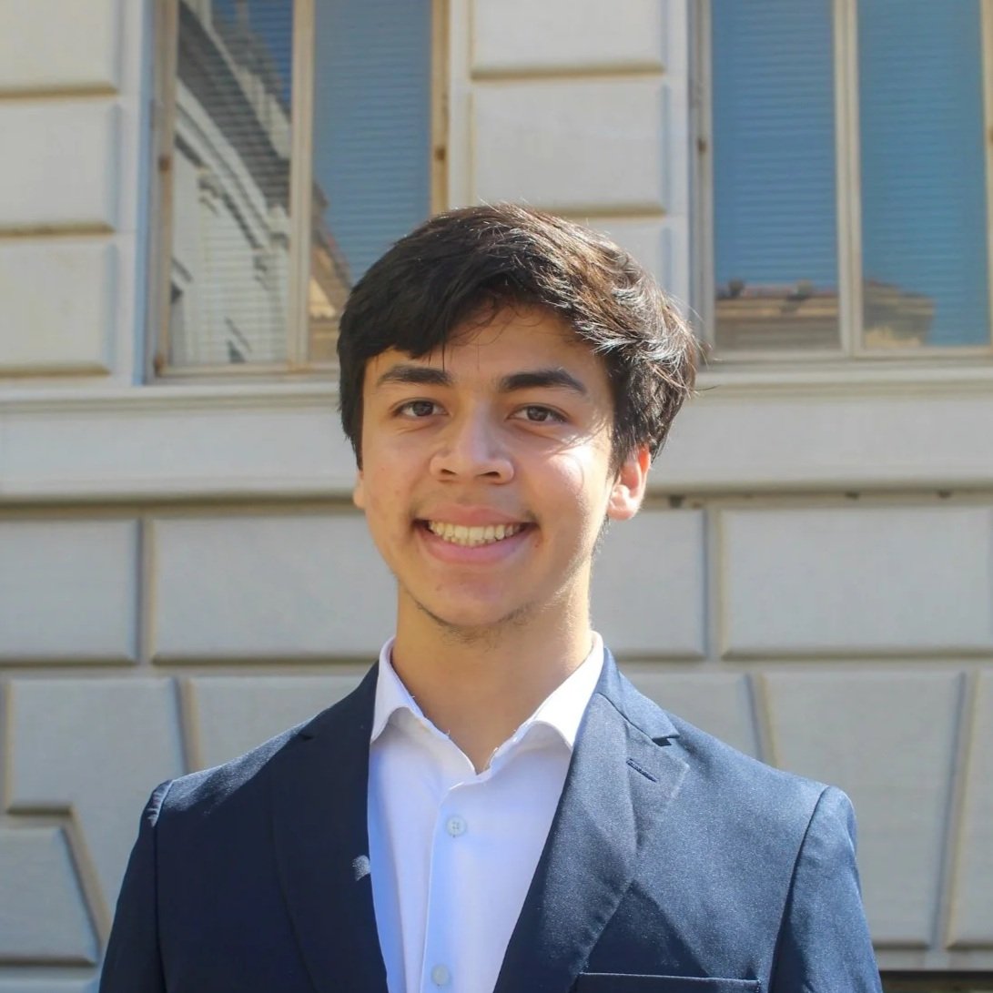 Jesus Jimenez headshot outside