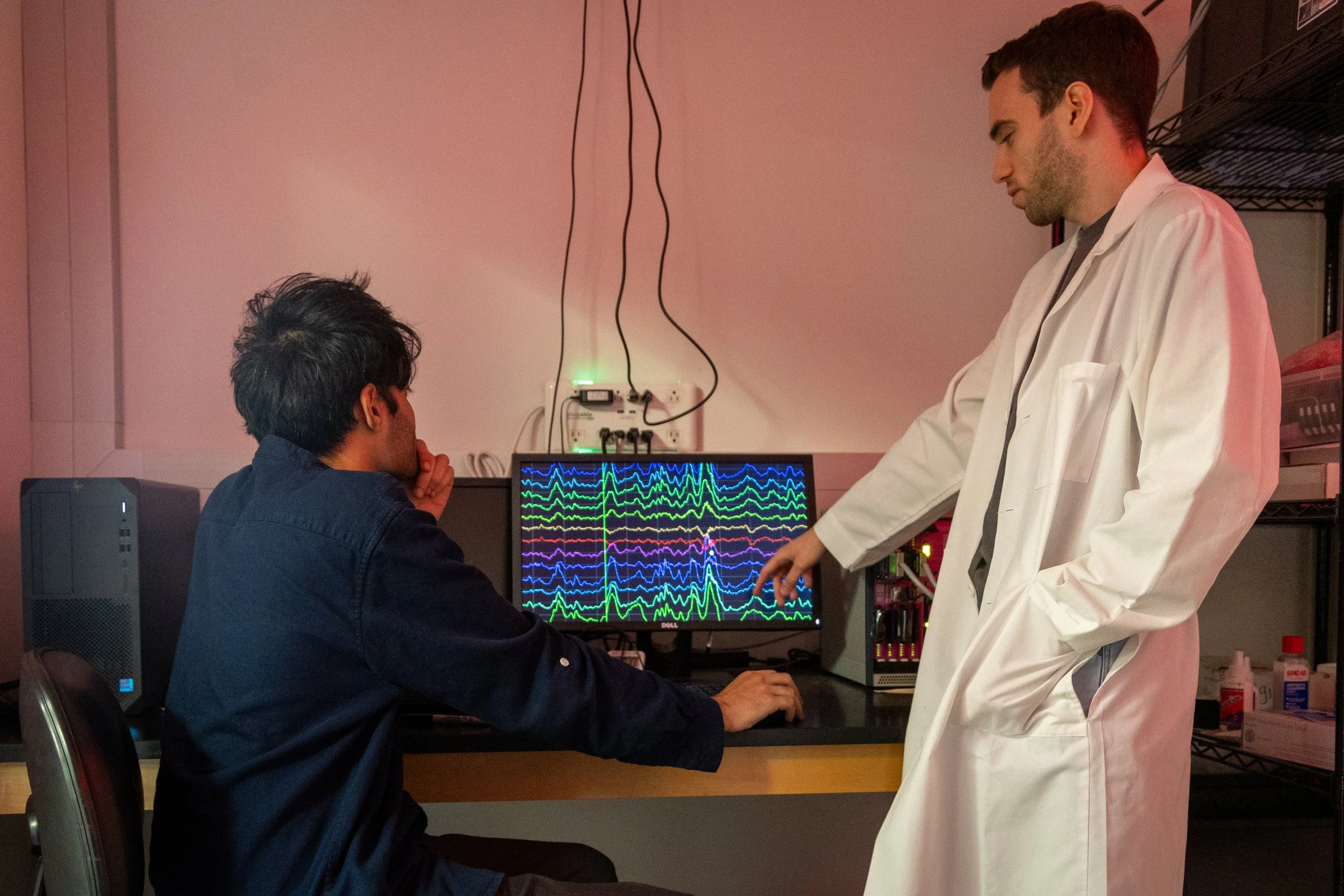 Jayanth and Peyton around a computer doing research