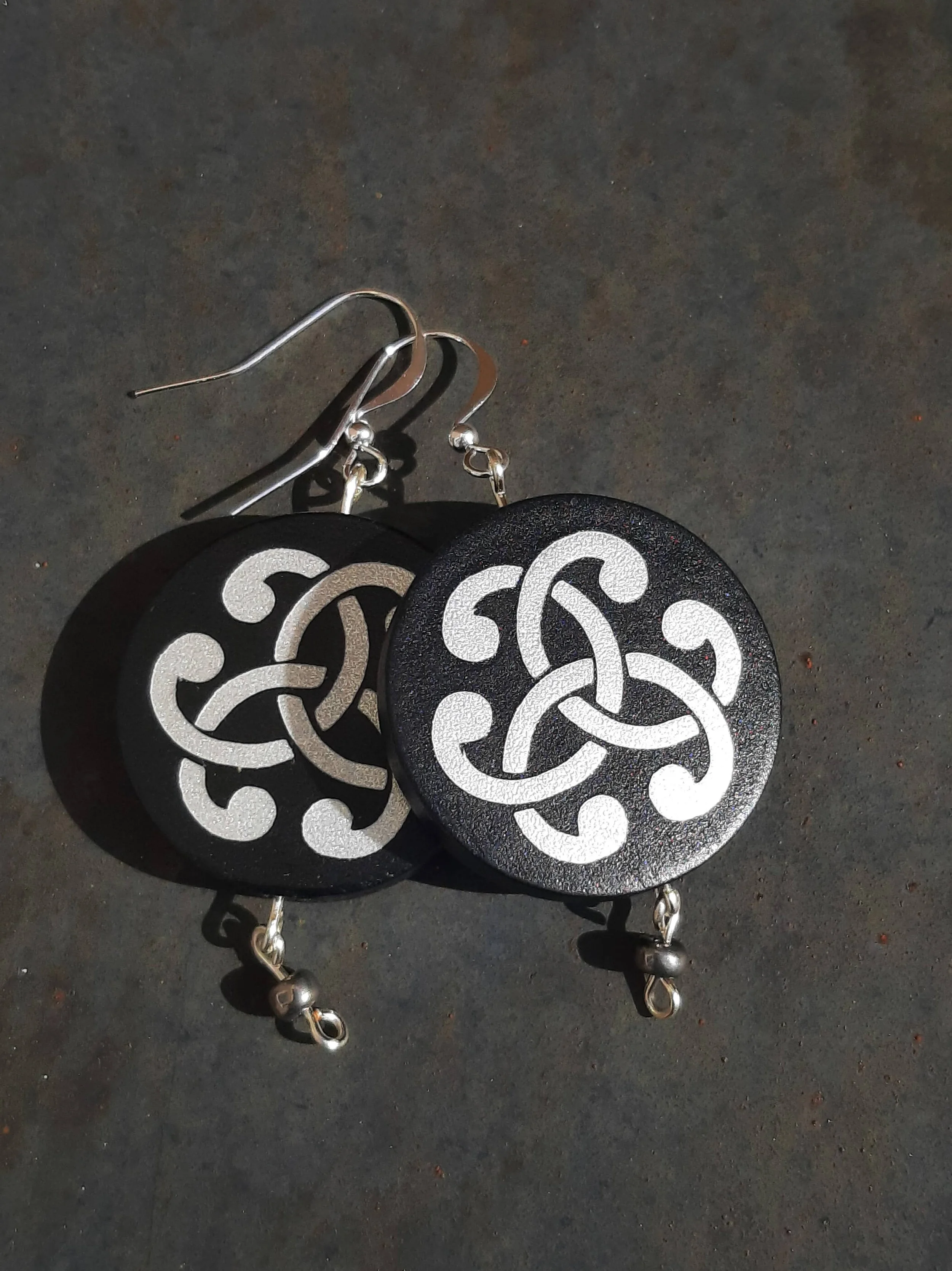 Black-Silver 3 part Celtic Knot